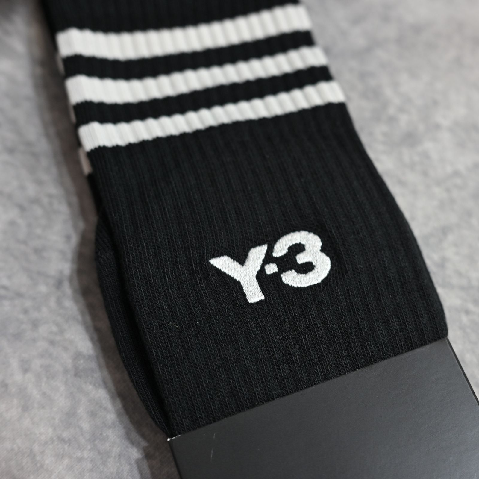 Y-3 STRIPES HIGH SOCKS （BLACK） / ロングソックス （ブラック） KD0204