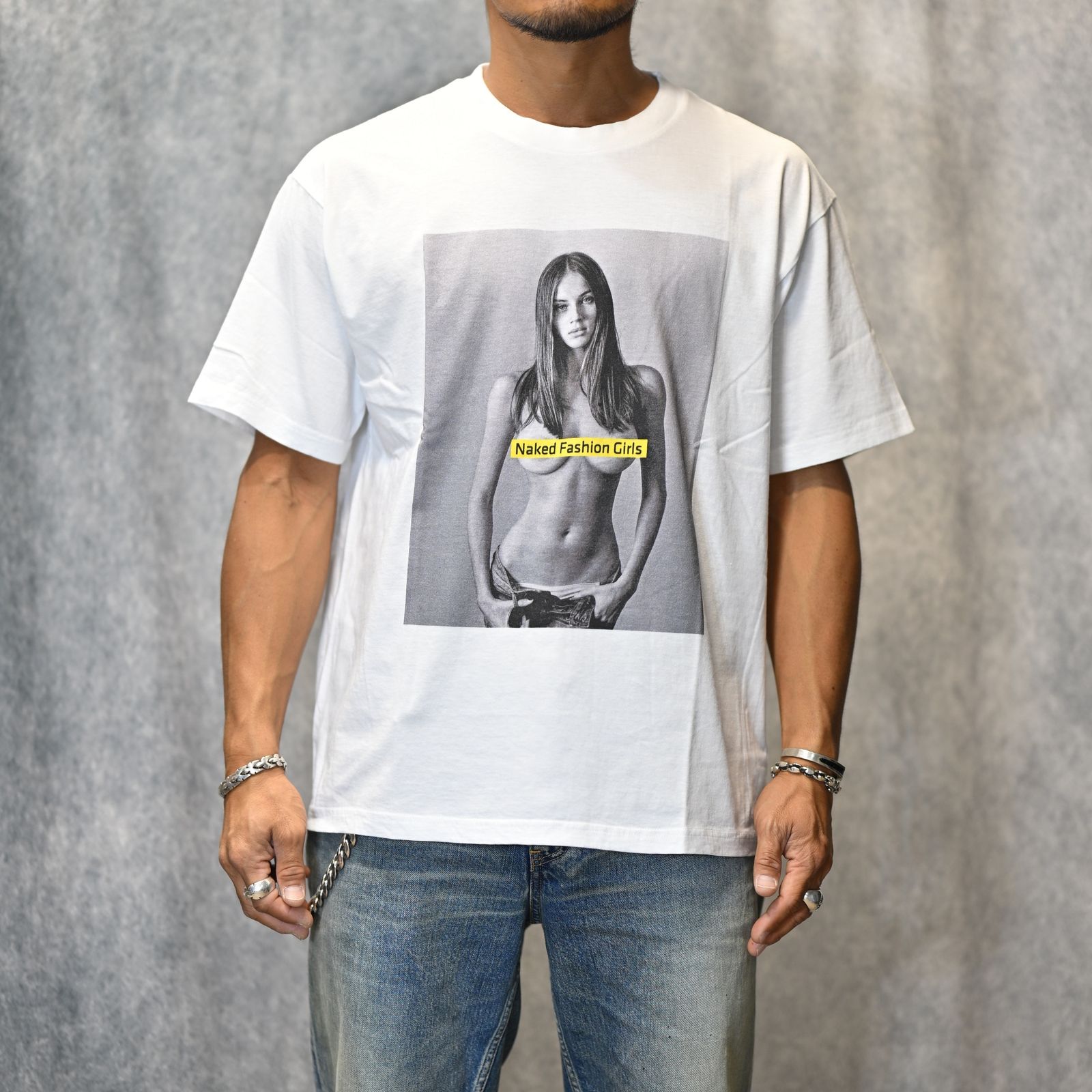 MIKE DOWSON “Naked Fashion Girls”×Stie-lo （WHITE） / プリントTシャツ （ホワイト） 25MND-STL001