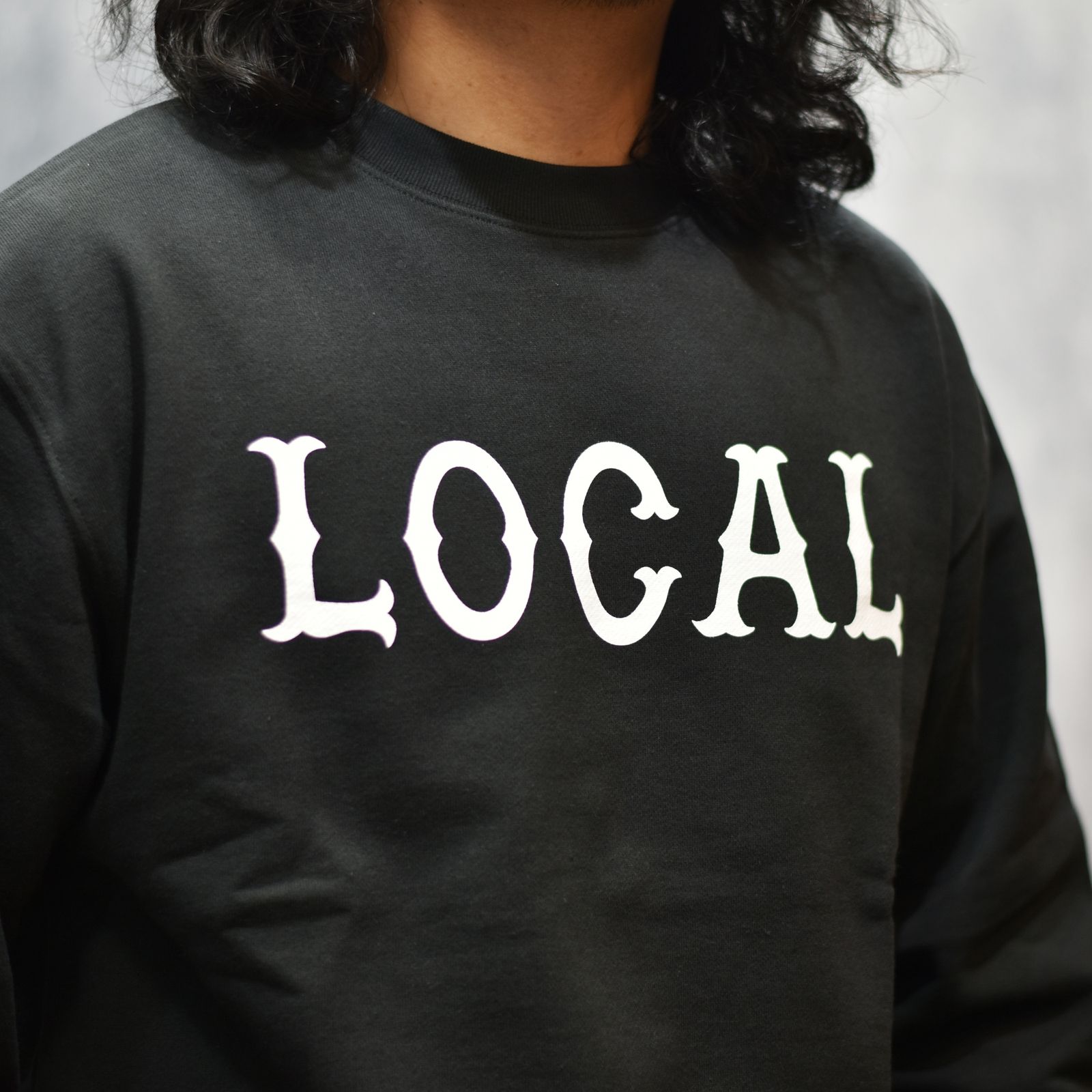 LOCAL CREW NECK SWEAT (BLACK)｜プリント スウェット トレーナー｜CR-26SS008