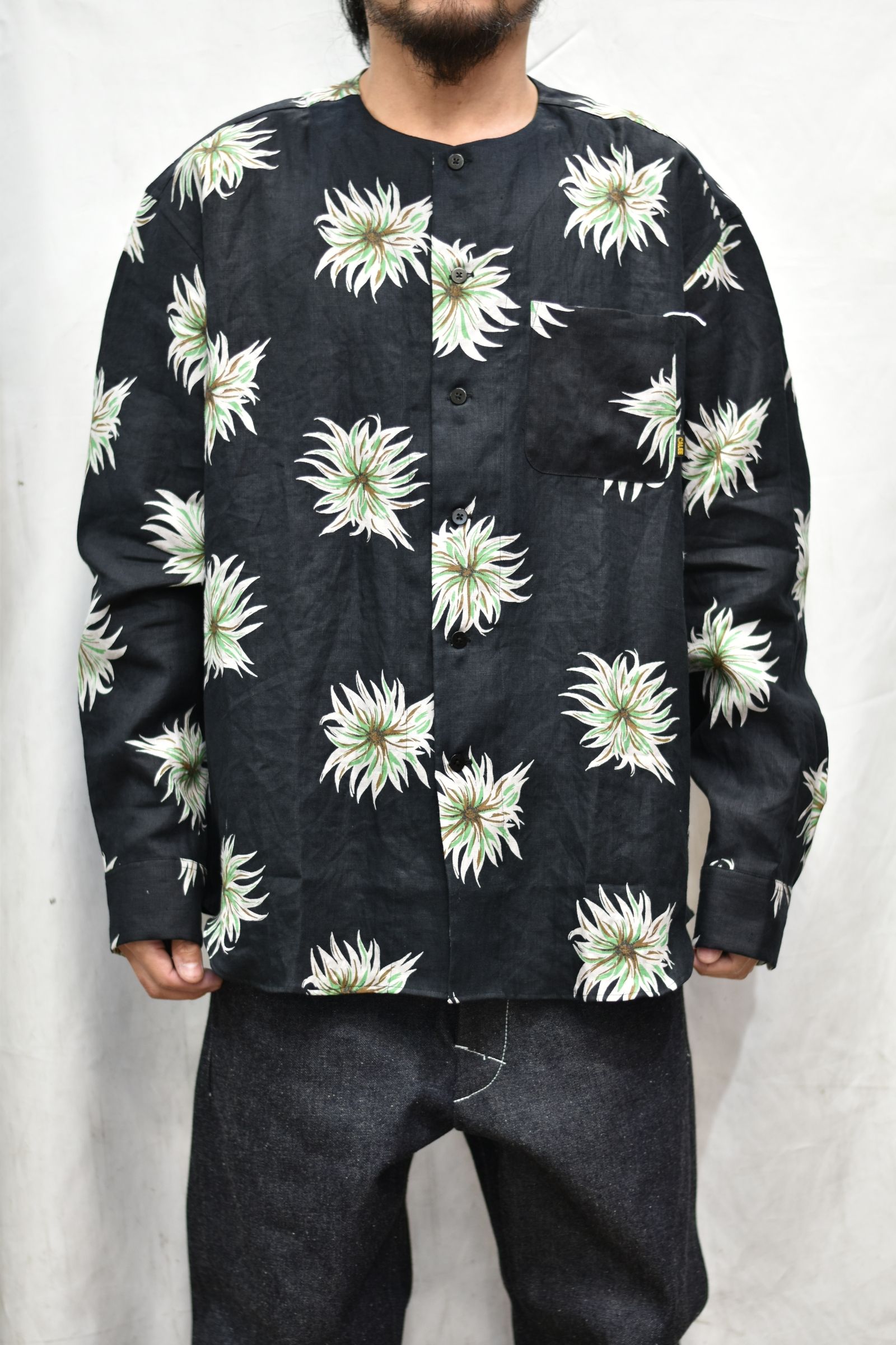 CALEE - ALLOVER FLOWER PATTERN L/S NO COLLAR LINEN SHIRT