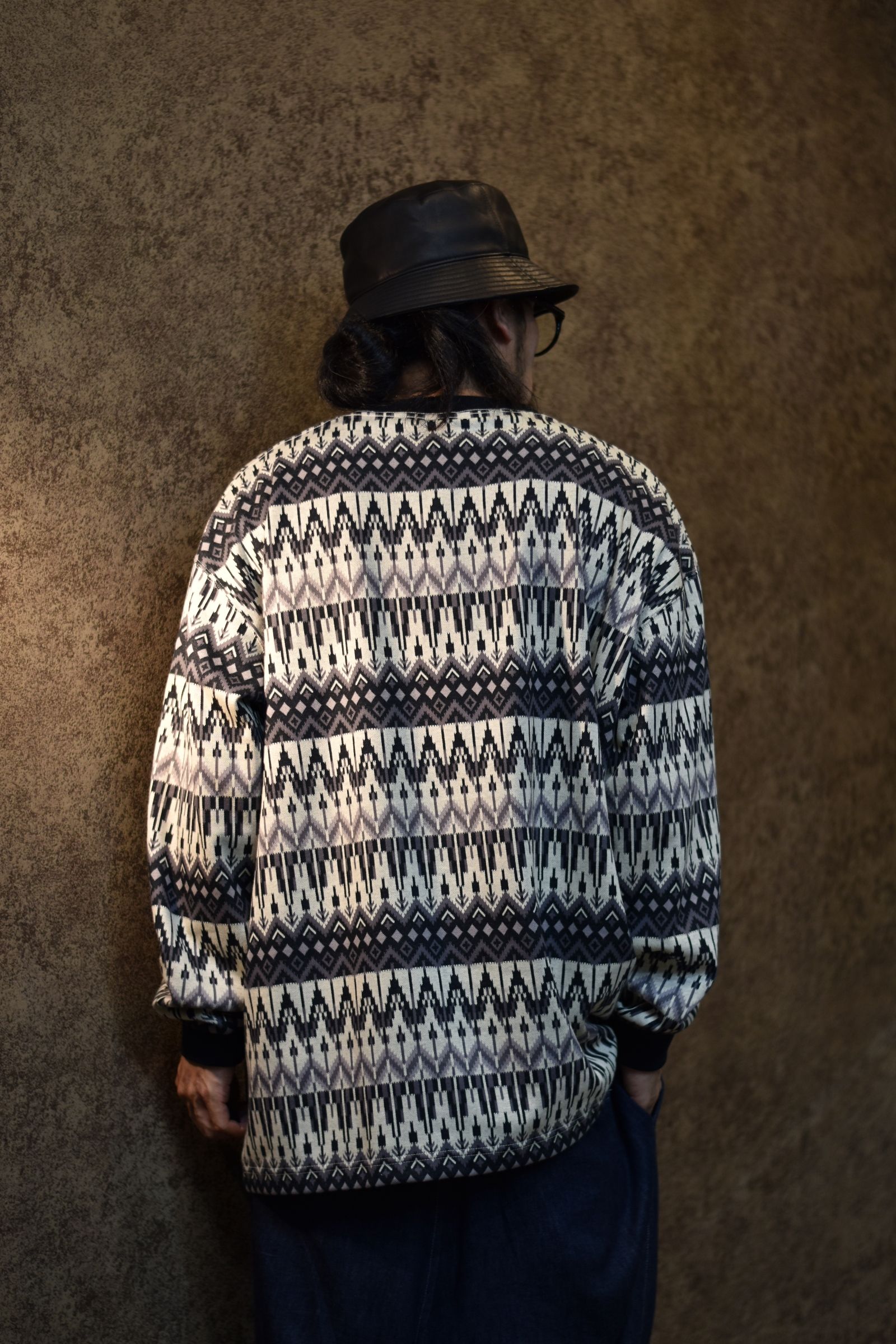 JACQUARD BORDER DROP SHOULDER L/S CUTSEW (BLACK)