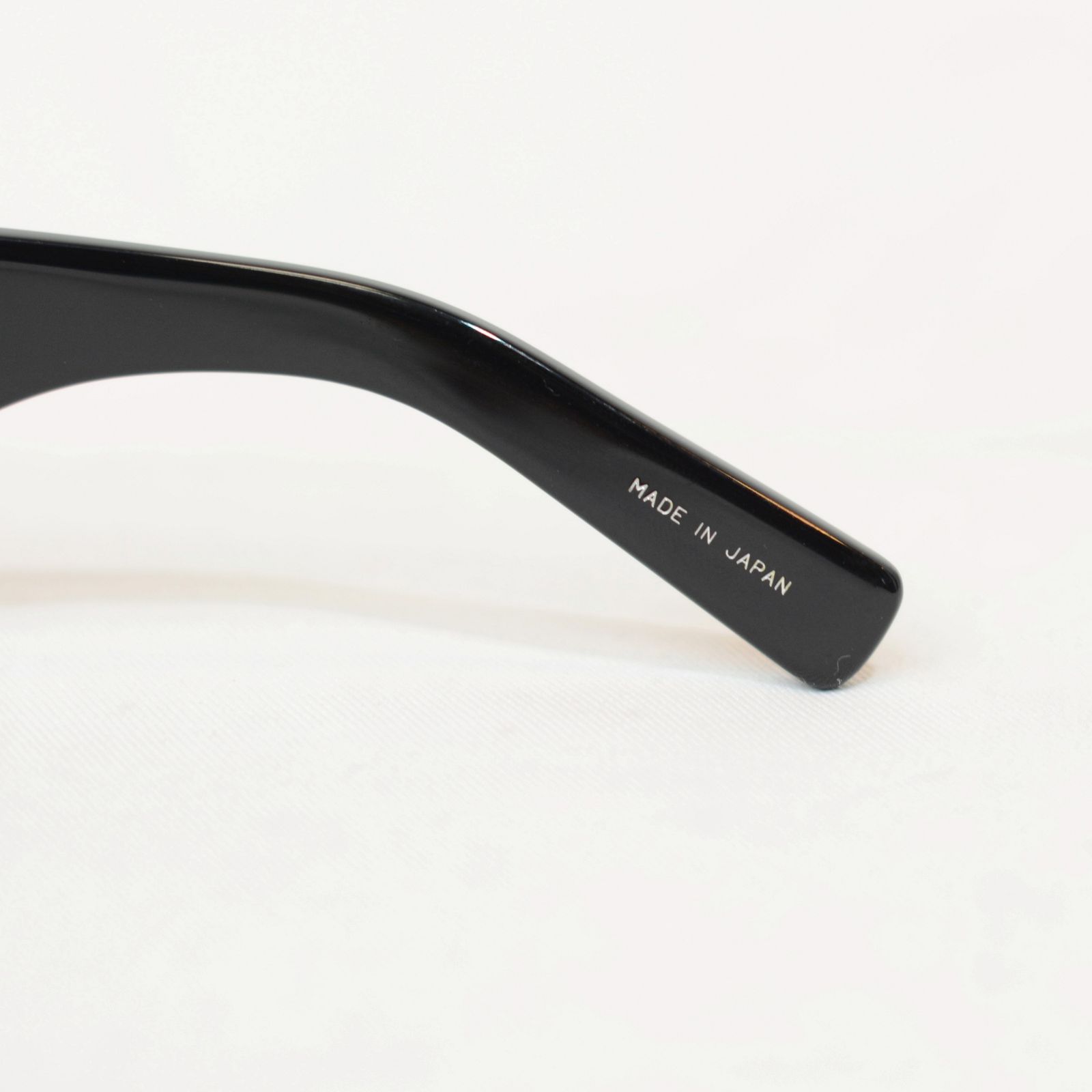 Television cut glasses