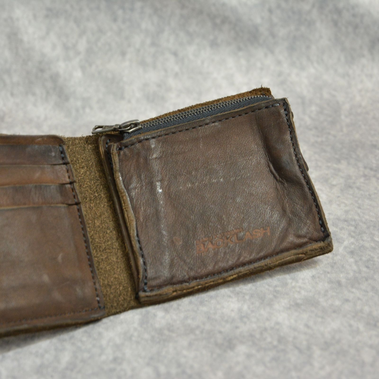 ジャパンショルダー 製品染め二つ折り ウォレット （KHAKI / カーキ） 318-39