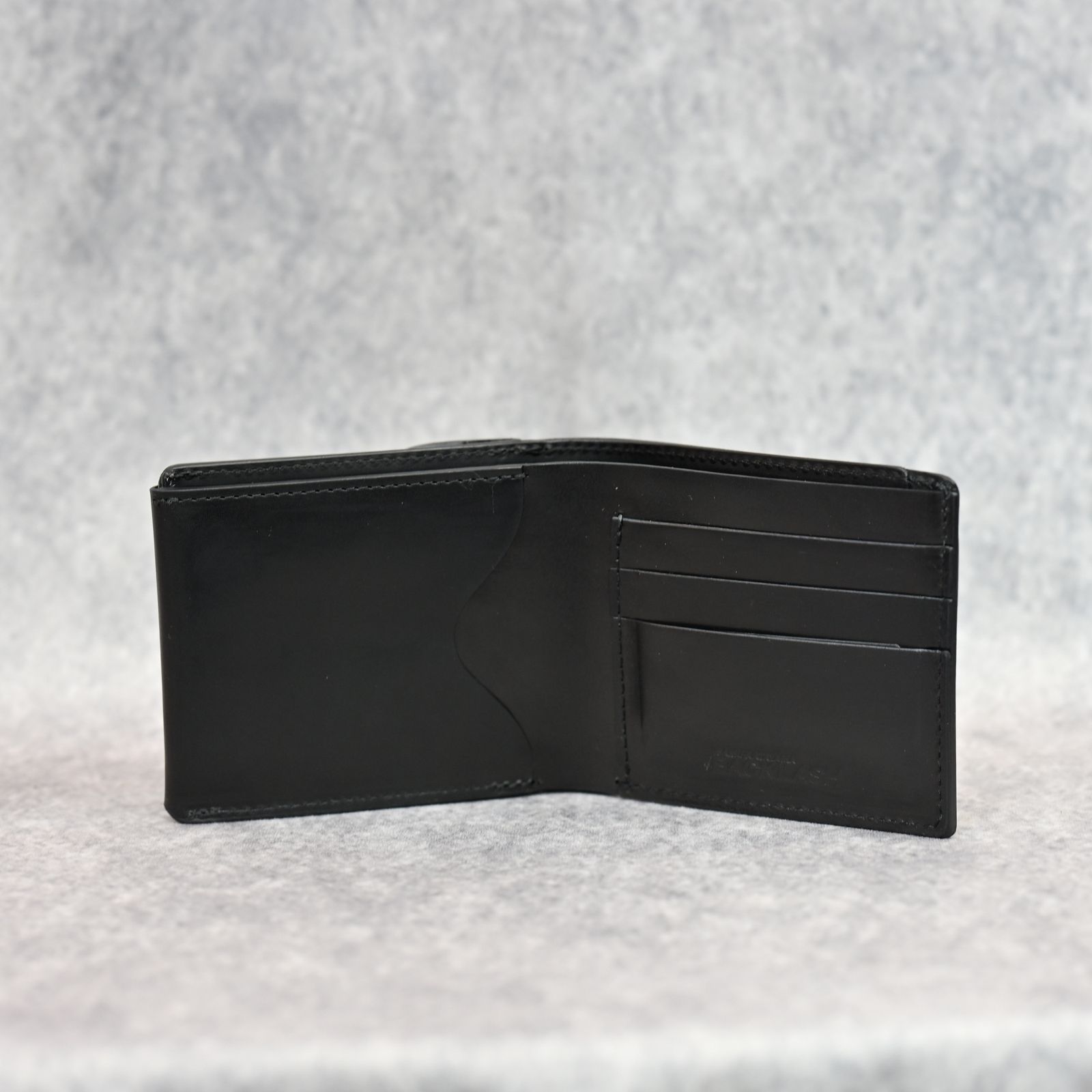 GUIDI CALF WHITE TANNING “Vitello Lucido” WALLET （BLACK）｜カーフ 白鞣し 二つ折り財布｜889-08