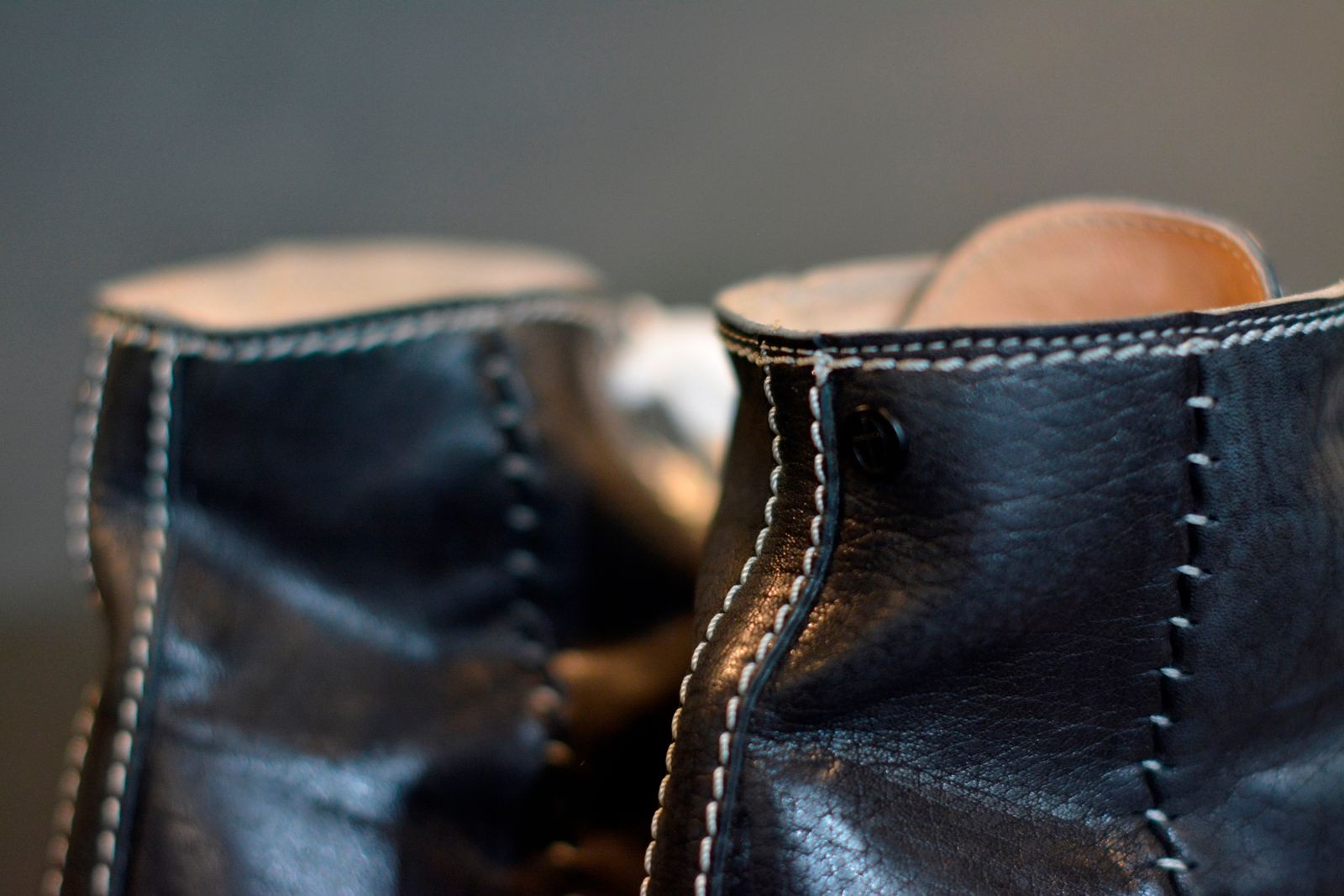 HORSE LEATHER HI-CUT SNEAKER