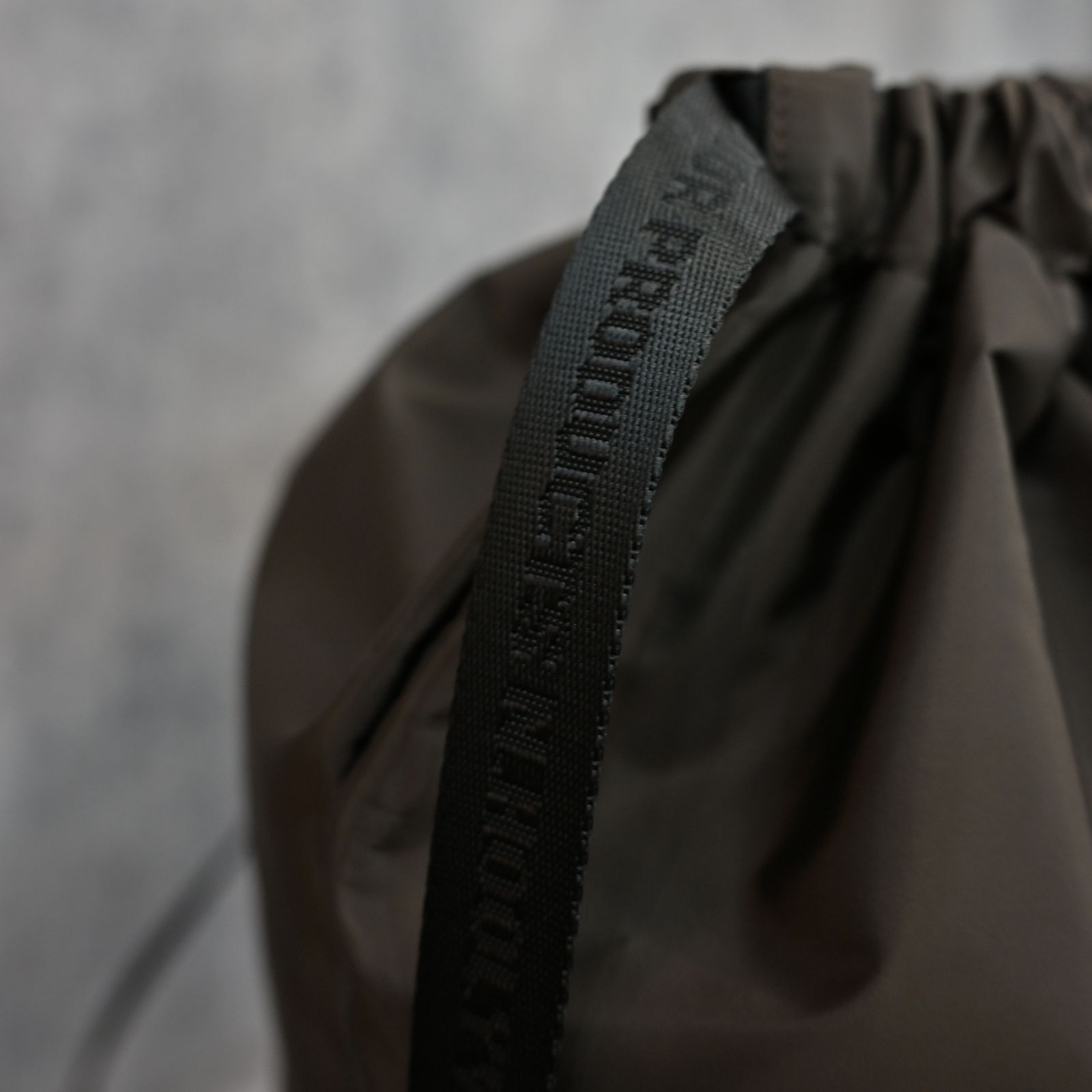 N.HOOLYWOOD COMPILE × OUTDOOR PRODUCTS / DRAWSTRING BACKPACK （BROWN / ブラウン）｜バックパック｜2261-AC03