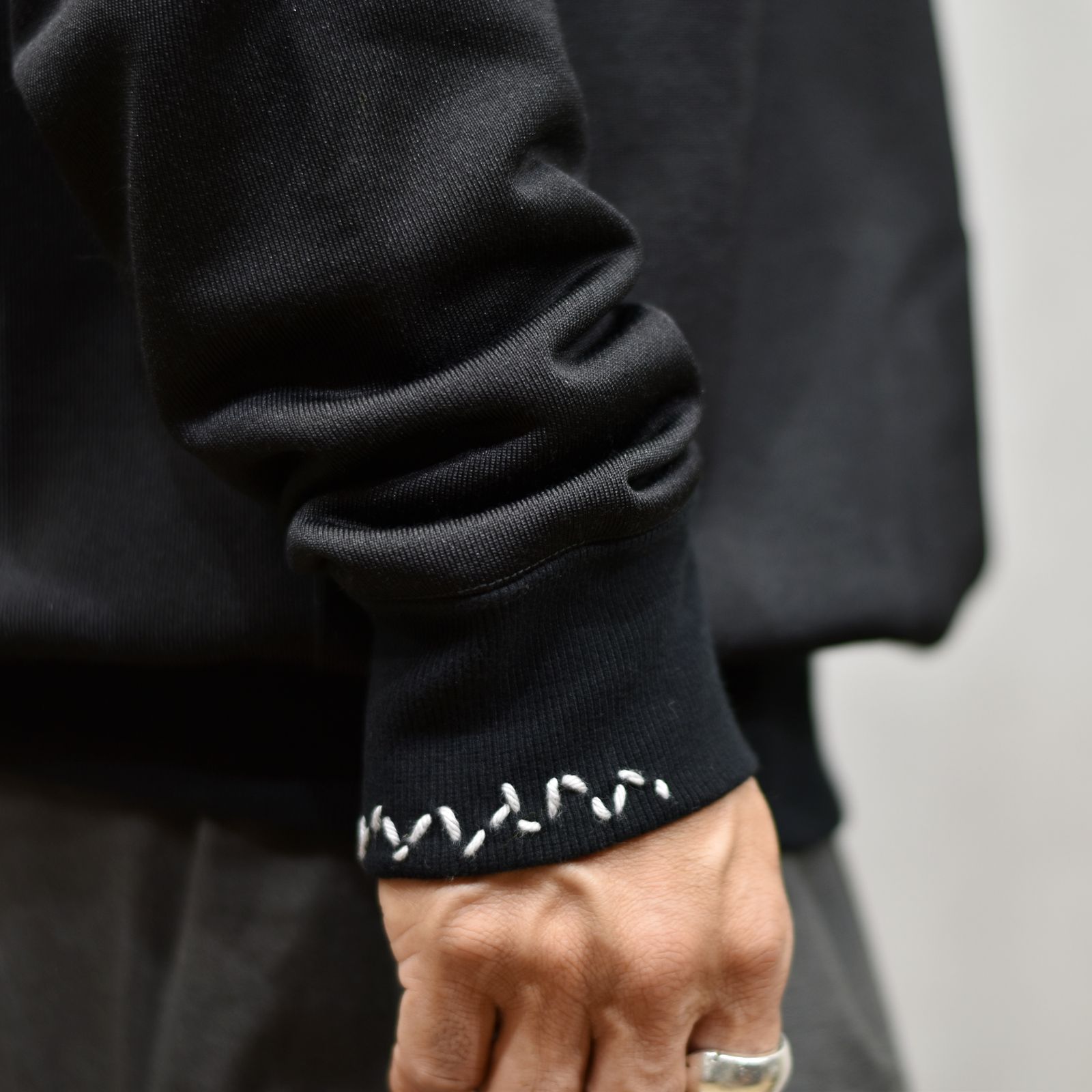 TRUE LOVE EMB SWEAT ”