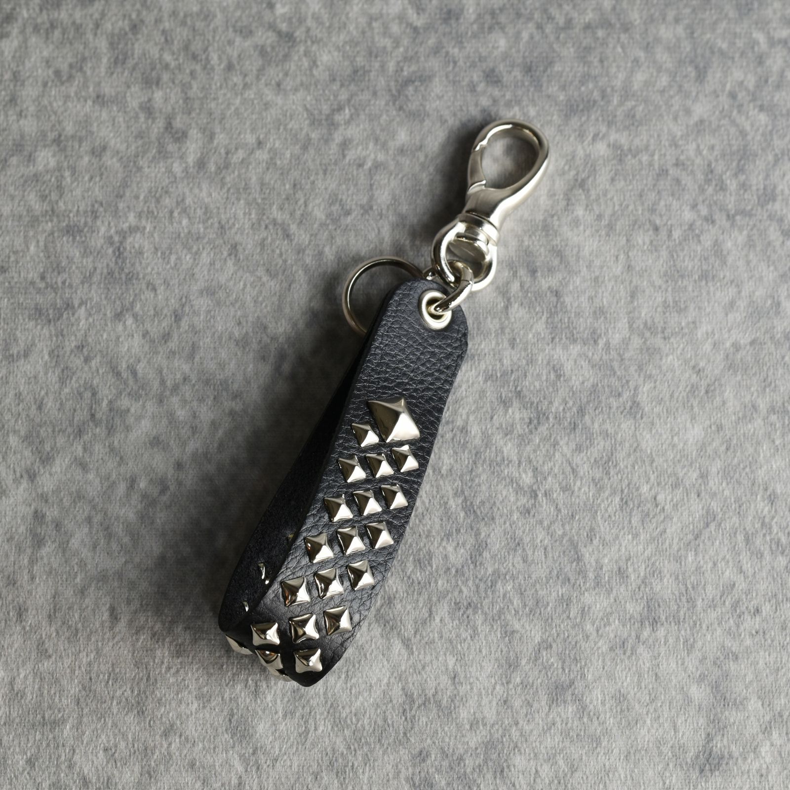 STUDS LEATHER FLAT KEY RING (BLACK) / スタッズレザー キーリング キーホルダー