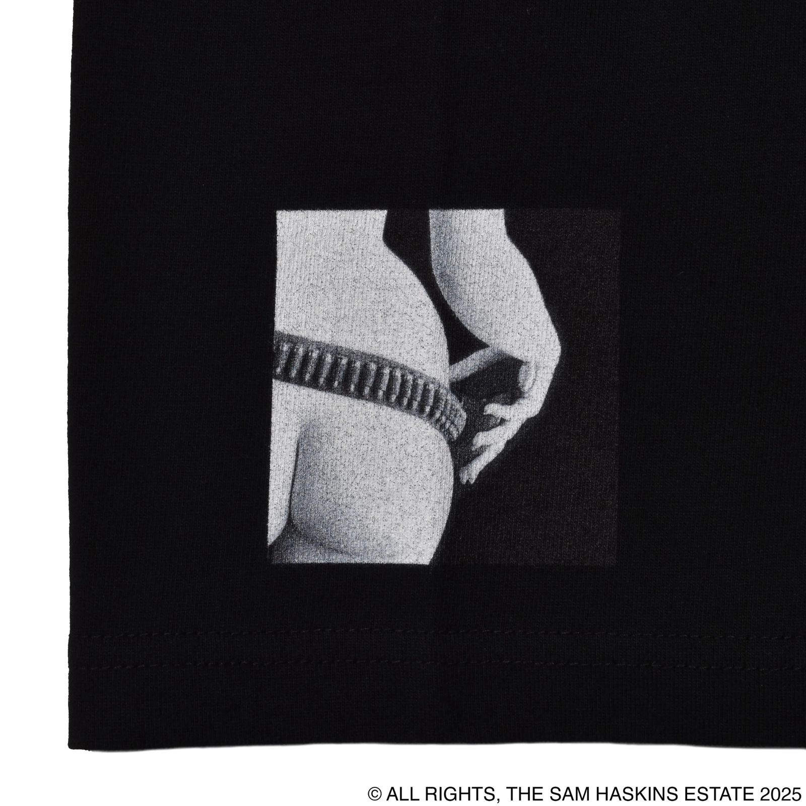 Sam Haskins × Stie-lo “kate” Tee （BLK）｜サム・ハスキンス×スティーロ ケイト プリントTシャツ｜25MND-STL005