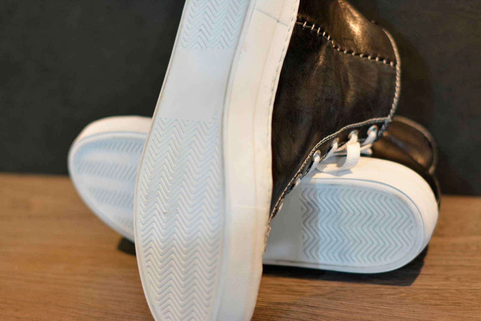 HORSE LEATHER HI-CUT SNEAKER