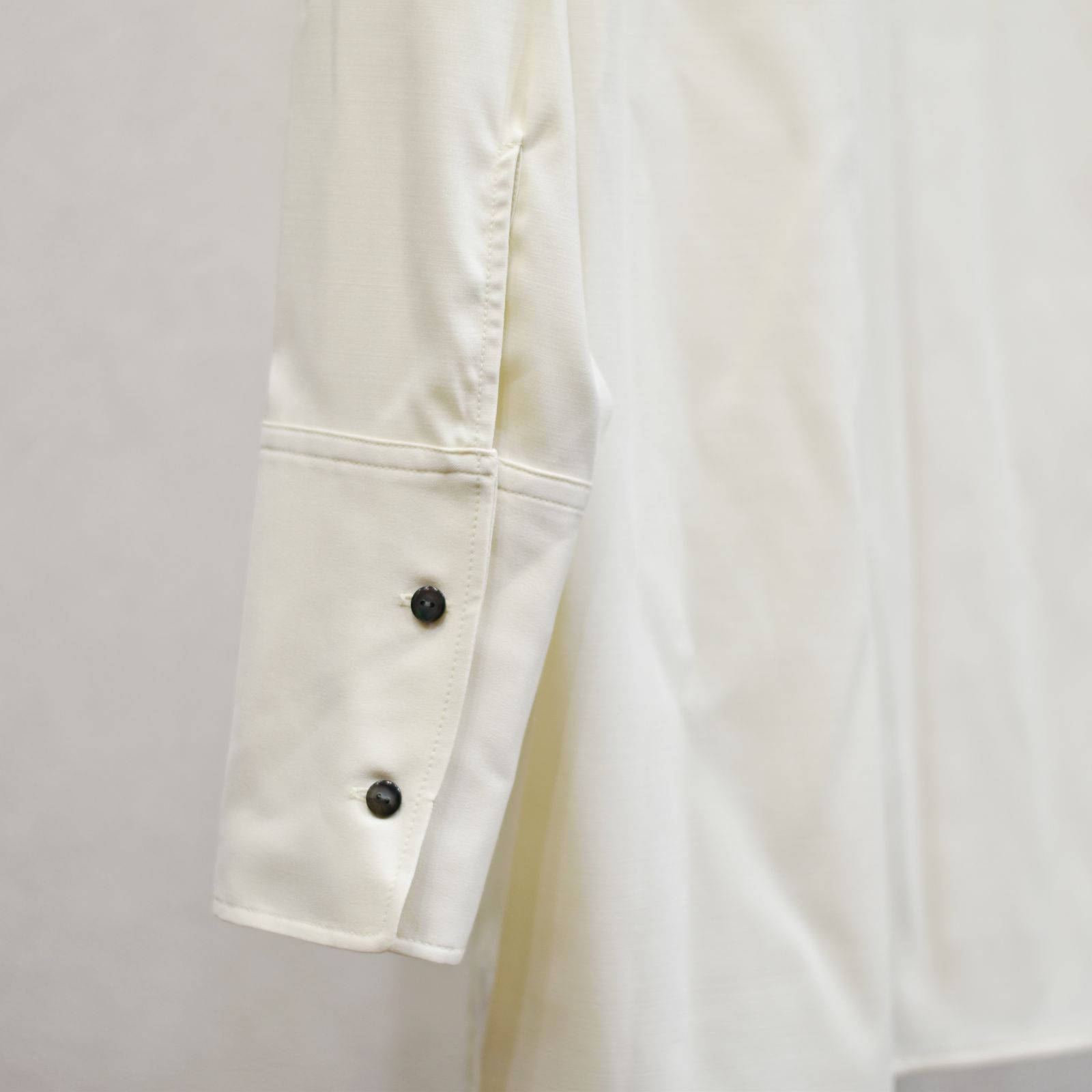 stand neck crevice shirt (WHITE) / スタンドネック サイドスリット シャツ