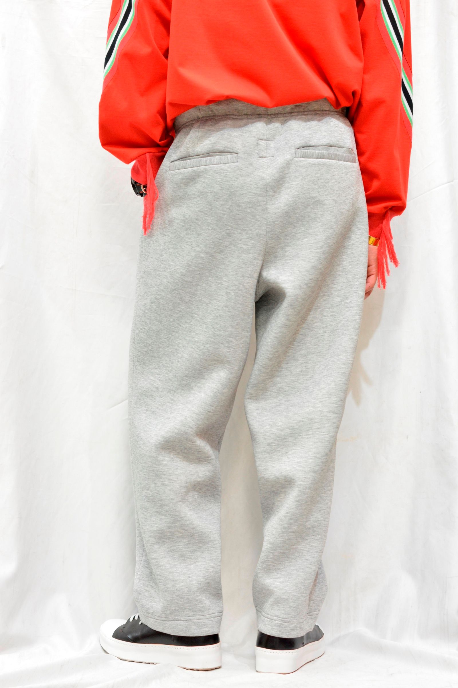 ”BONDING PLEATS PANTS