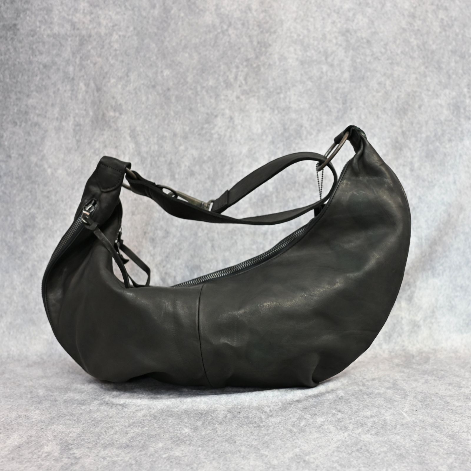 ダブルショルダー バナナバッグ （BLACK）｜92-10