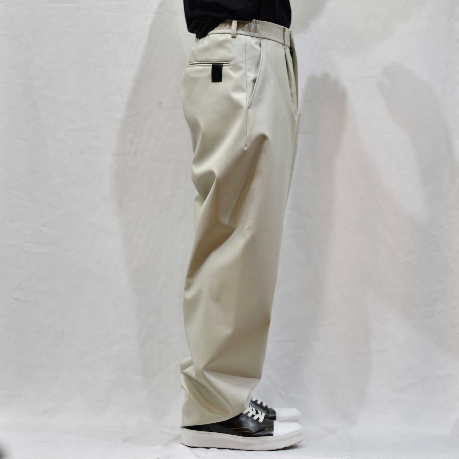 1TUCK EASY TROUSERS （GRAY）
