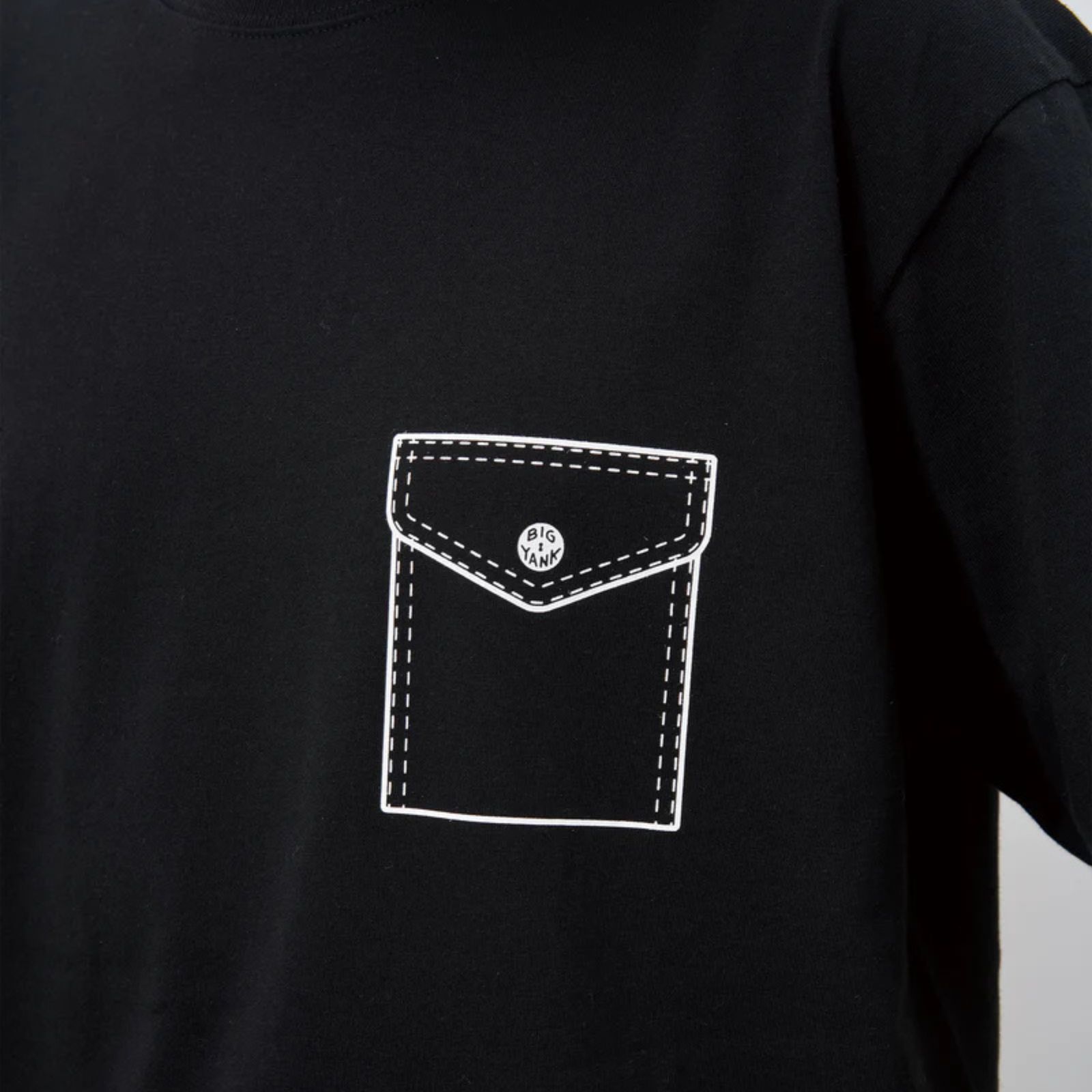 Y1935 FAKE POCKET TEE （BLACK）｜ フェイクポケット プリント Tシャツ （ブラック） 602-261-16