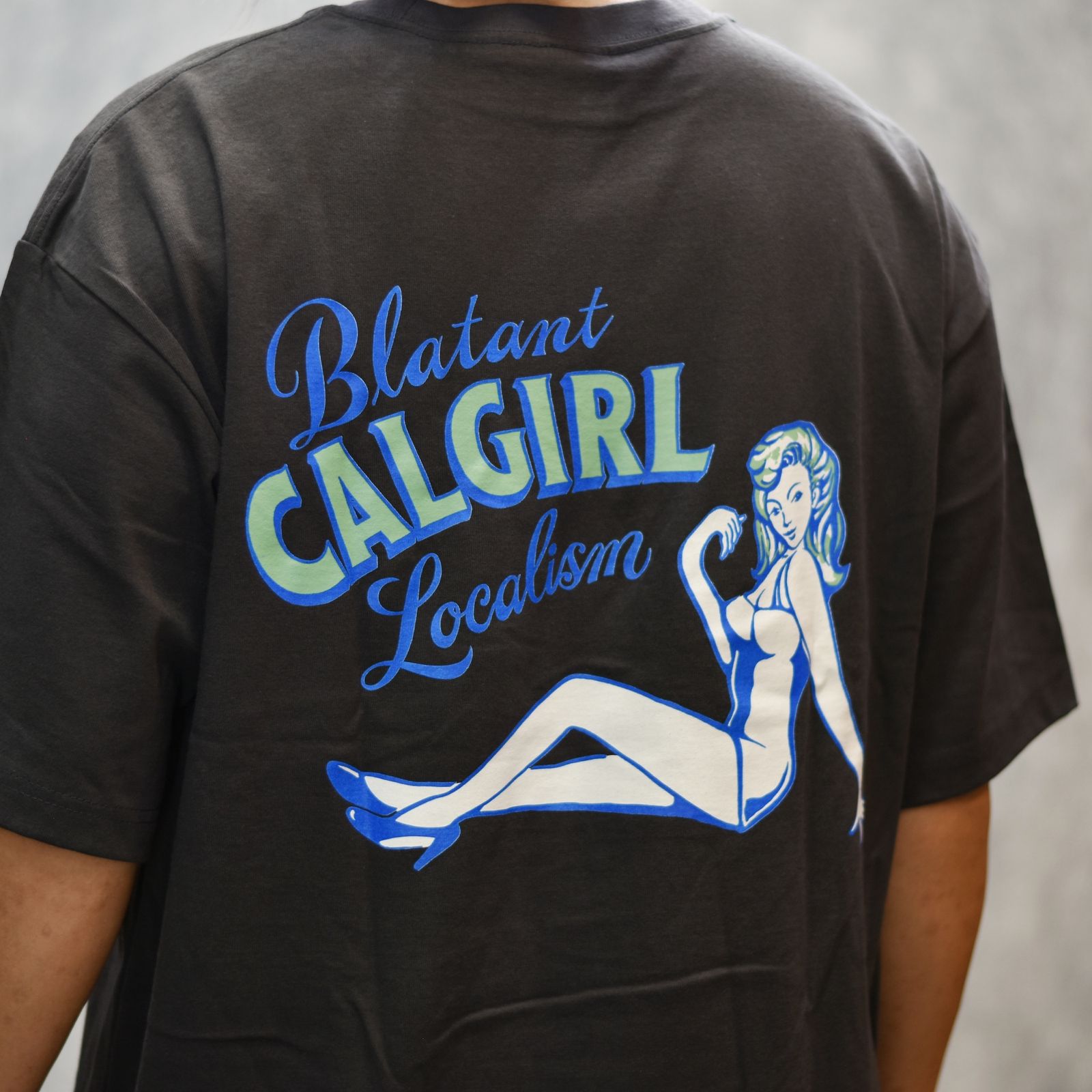VINTAGE TYPE SYNDICATE RETRO GIRL TEE ＜NATURALLY PAINT DESIGN＞ (BLACK)｜ワイドシルエット プリントTシャツ｜CL-25SS007NT