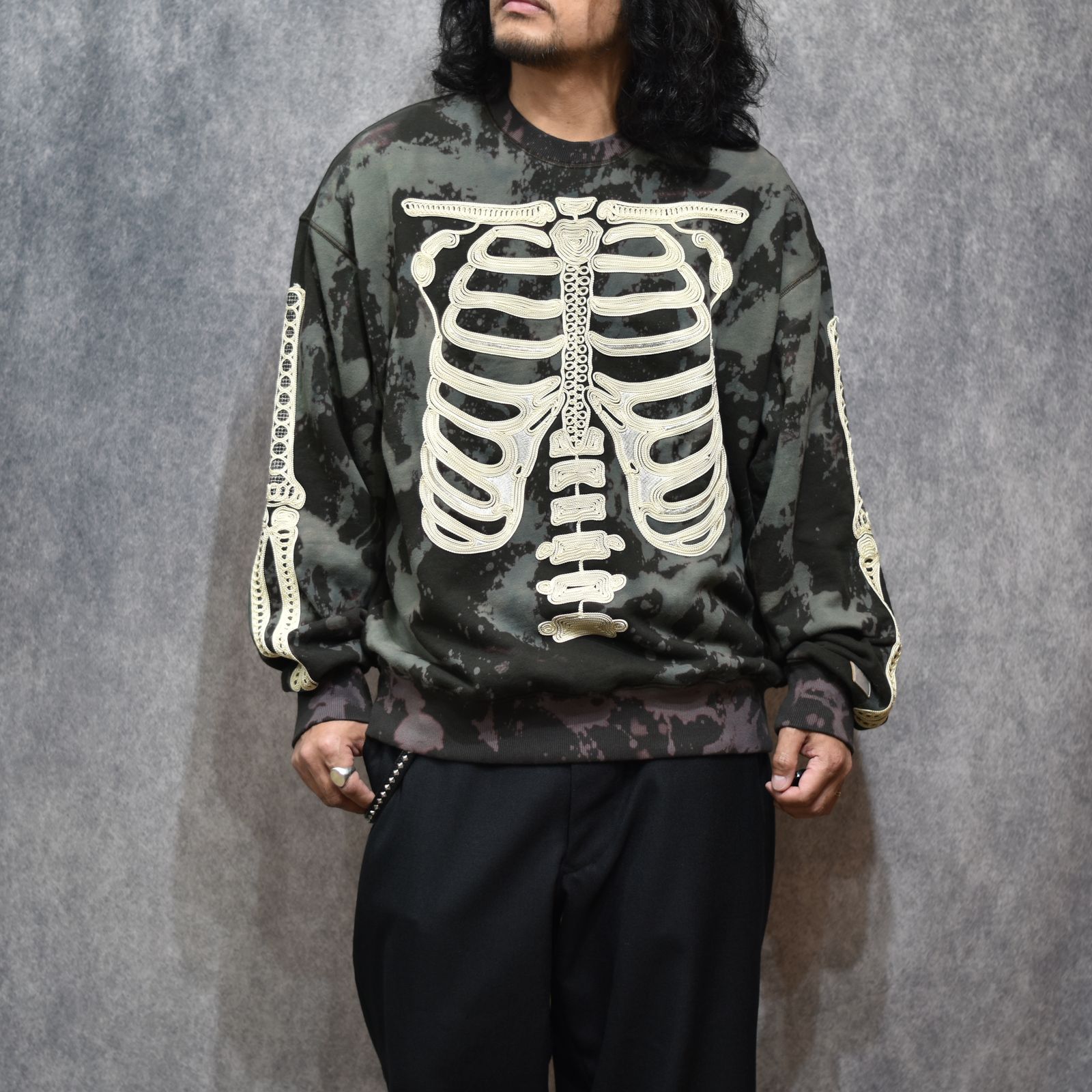 CORD EMBROIDERED COTTON BLEACH CREWNECK SWEATER 'BONES (MULTI)｜コード刺繍 クルーネック スウェット トレーナー｜PD26SC06
