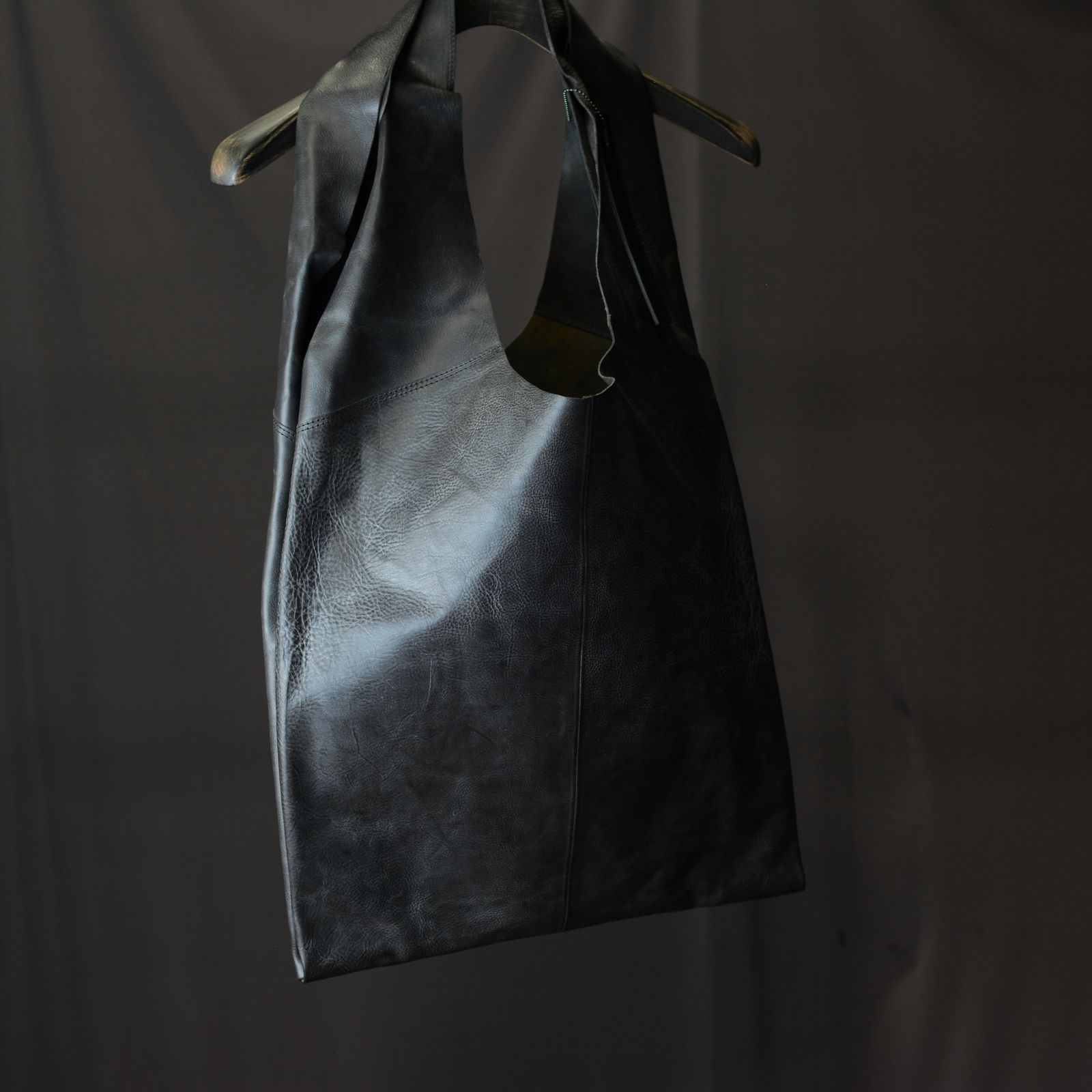 GUIDI カーフWAX仕上げ 限定トート （ブラック）