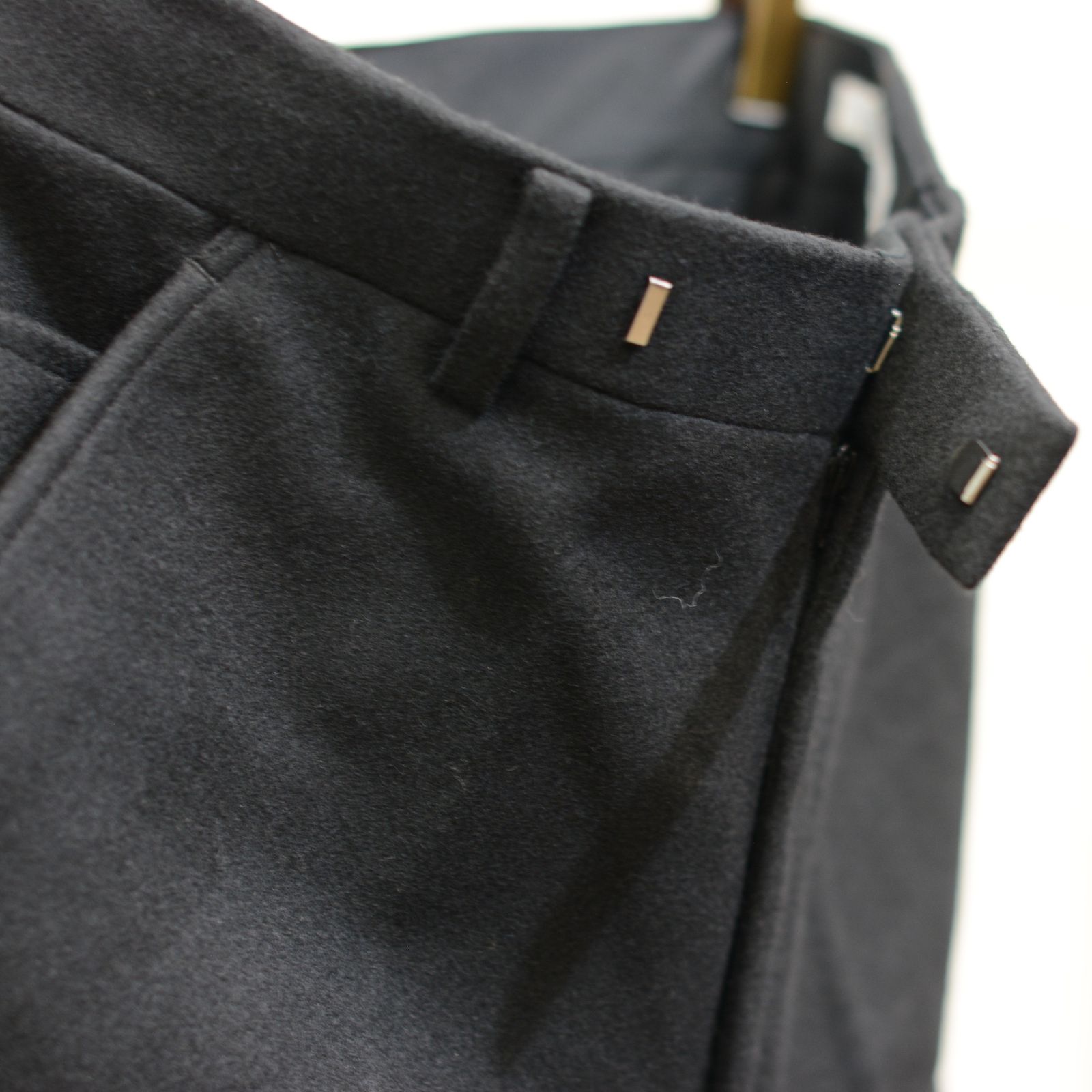 Wool flannel wide trousers ”