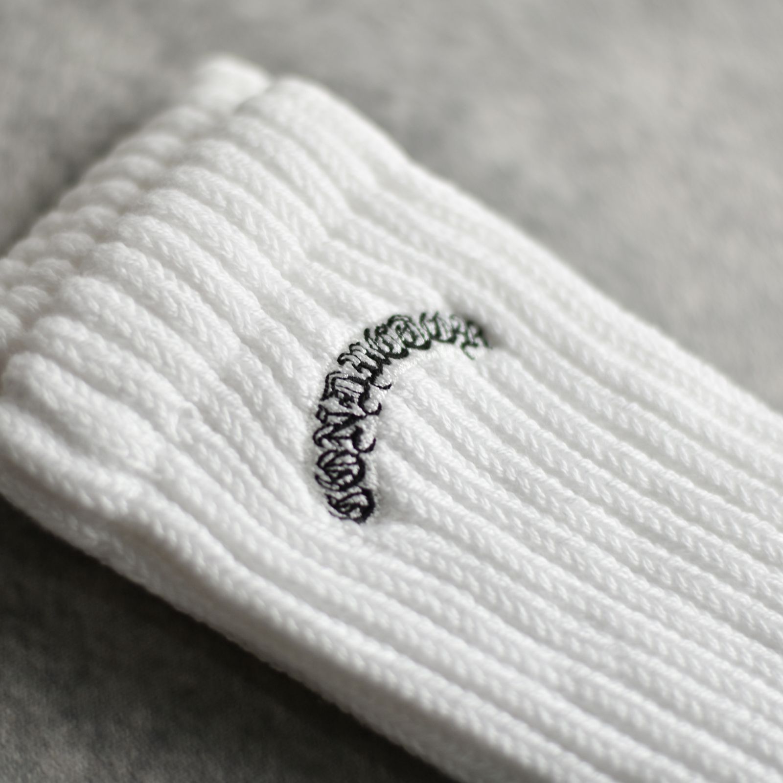 ARCH LOGO EMBROIDERED LOOSE SOCKS (WHT) / アーチロゴ刺繍 ルーズソックス 靴下