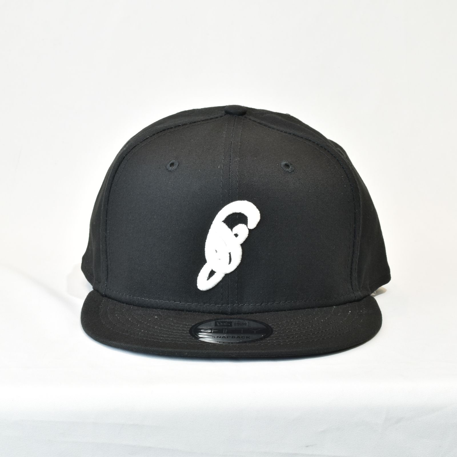 chord - NEWERA 9FIFTY SNAPBACK ”d” LOGO CAP (BLACK×WHITE