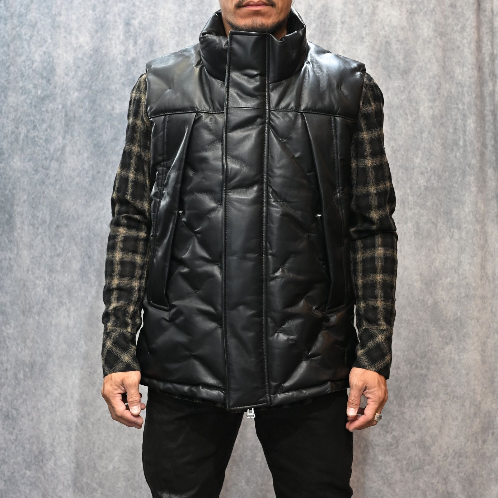 ファニチャーレザー + ポーランドホワイトグース ダウンベスト （BLACK / ブラック） 2031-13