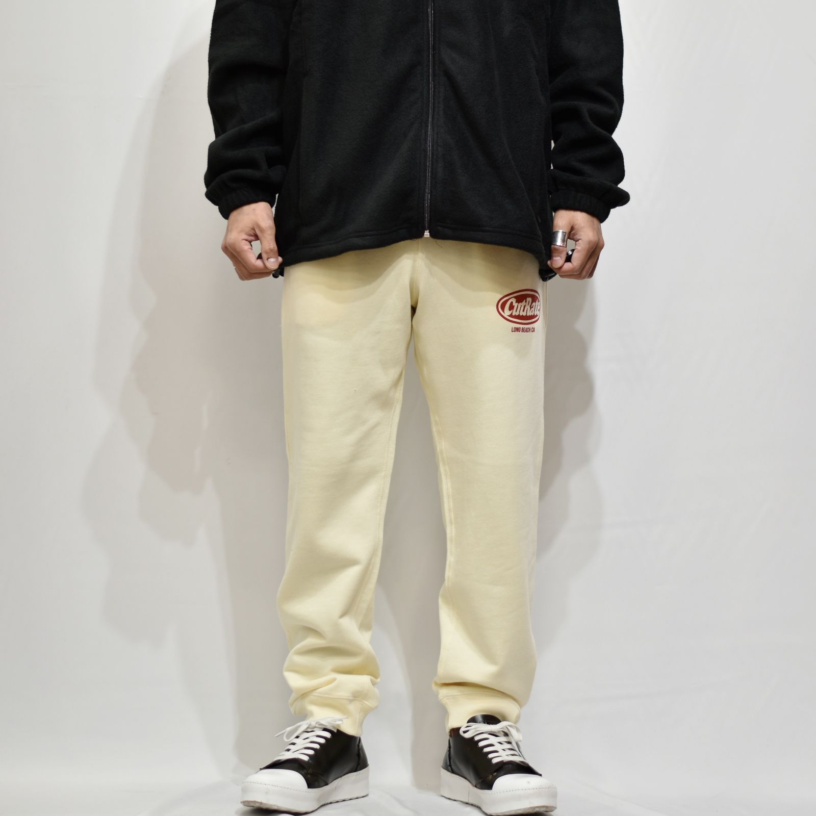 CUTRATE LOGO OMW SWEAT PANTS (IVORY)
