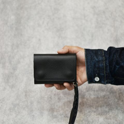 PLANE LEATHER FLAP HALF WALLET ＜STUDS CHARM＞ (BLACK)｜プレーン レザー フラップ ハーフウォレット 3つ折り財布 ＜スタッズチャーム＞｜CL-25AW017LE