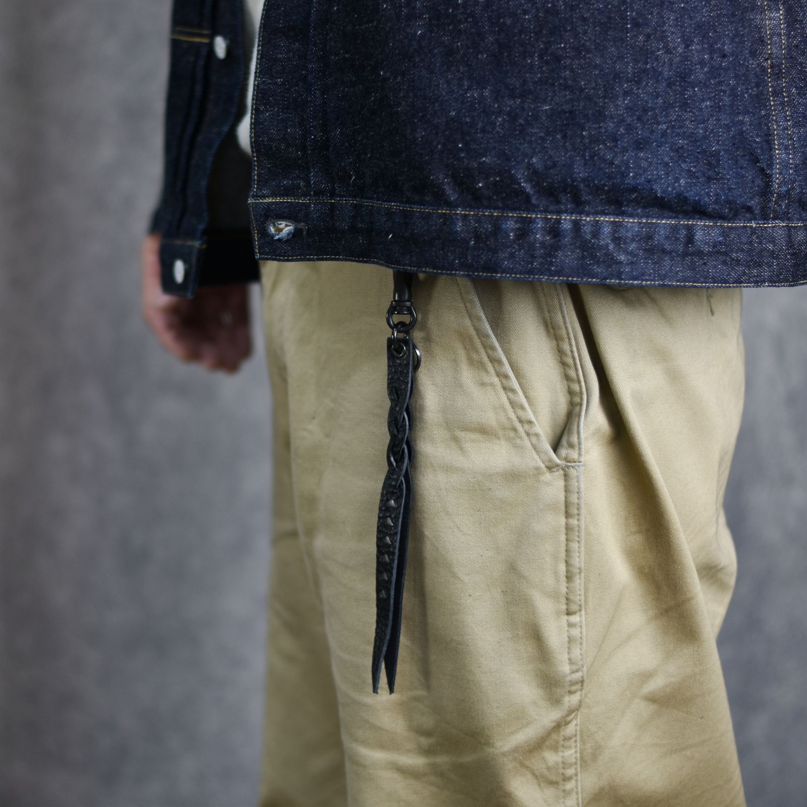 STUDS & KNITTING LEATHER SHORT KEY RING ＜TYPE A＞ (BLACK/BLACK) / スタッズレザー 編み込みレザー ショートタイプ キーリング キーホルダー