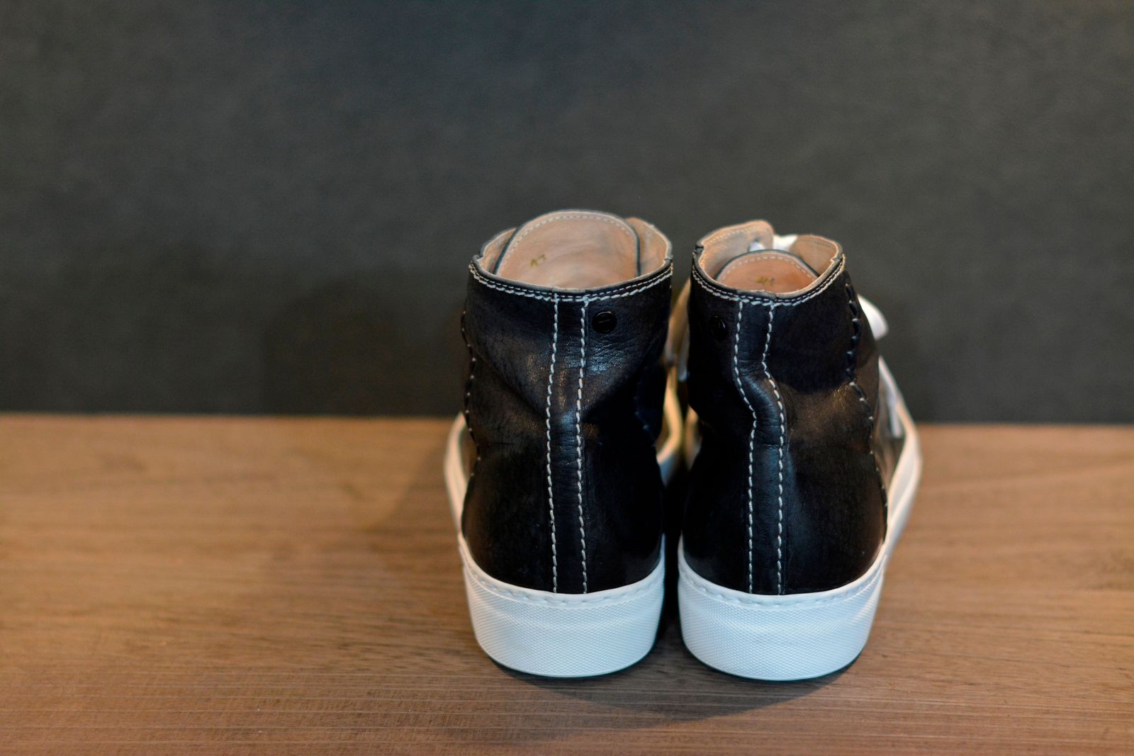 HORSE LEATHER HI-CUT SNEAKER