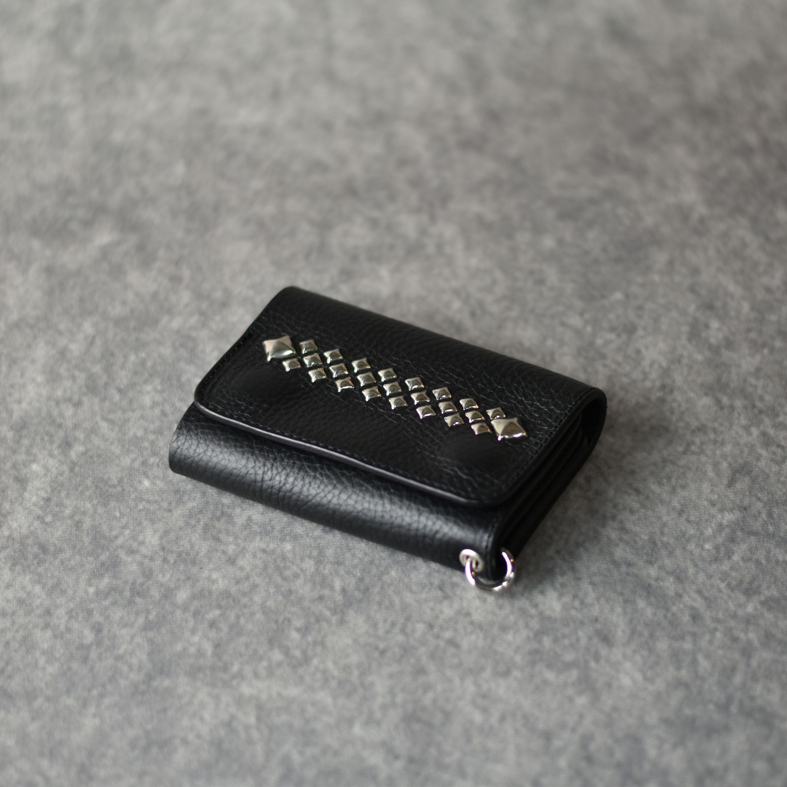 CALEE - STUDS LEATHER FLAP HALF WALLET (BLACK) / スタッズ