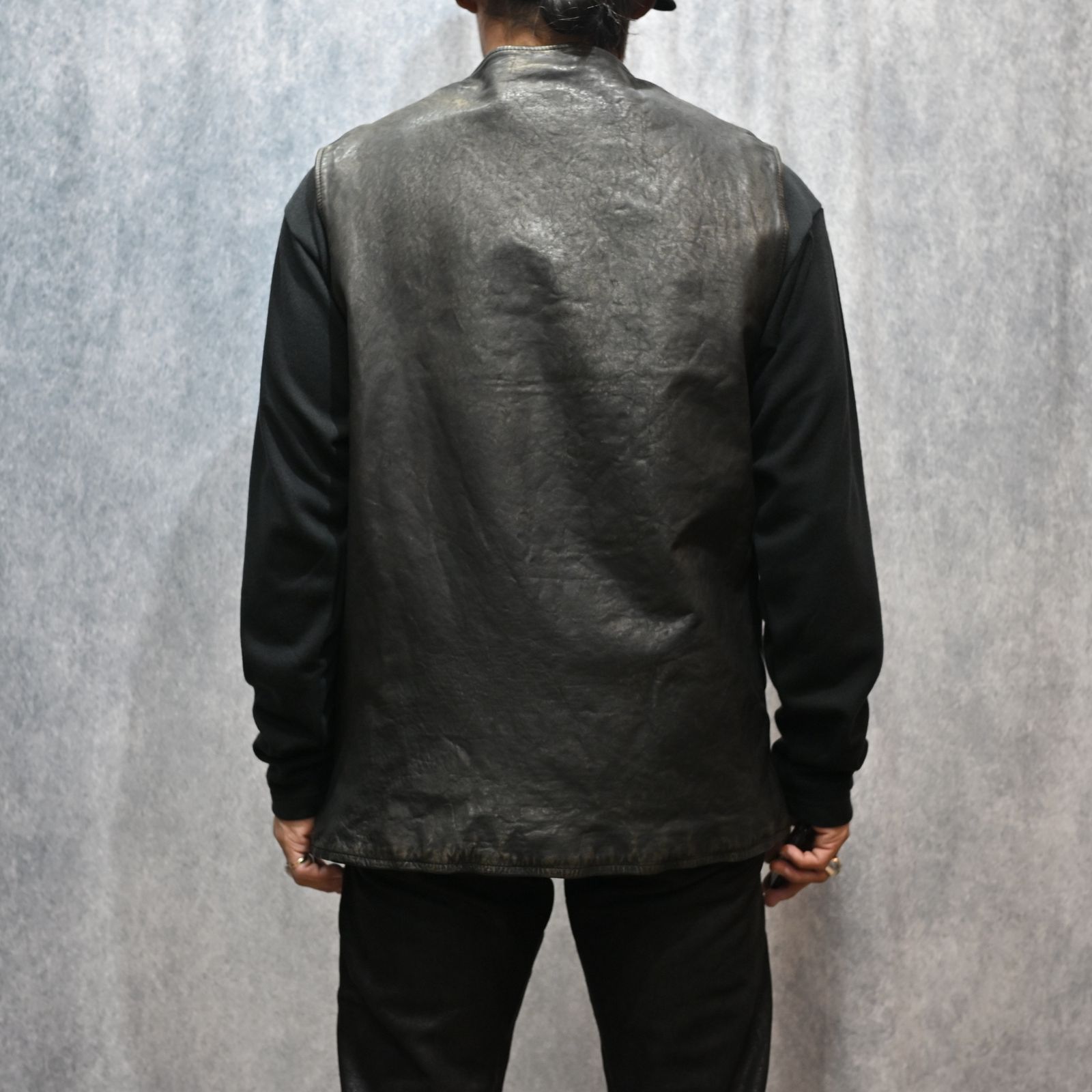 JAPANステア ミモザ鞣し製品染め ヴィンテージ加工 4Bベスト （BLACK）｜2176-01