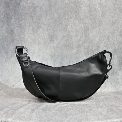 GUIDI オイルカーフ バナナバッグ （BLACK / ブラック） / 143-01