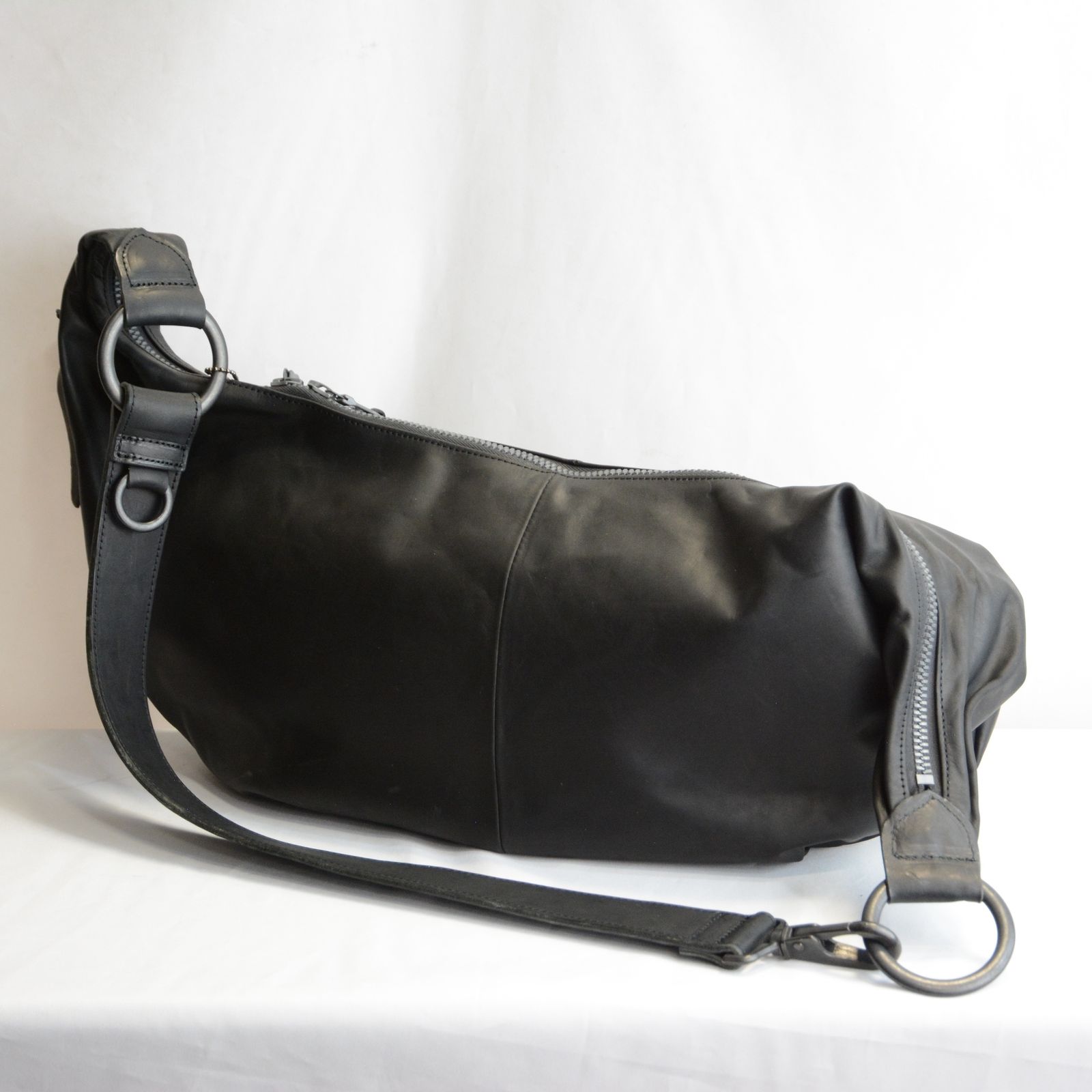 GUIDI オイルカーフ ショルダーバッグ （ブラック）