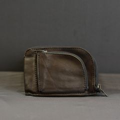 ダブルショルダーレザー 製品染め ZIP ウォレット （KHAKI）