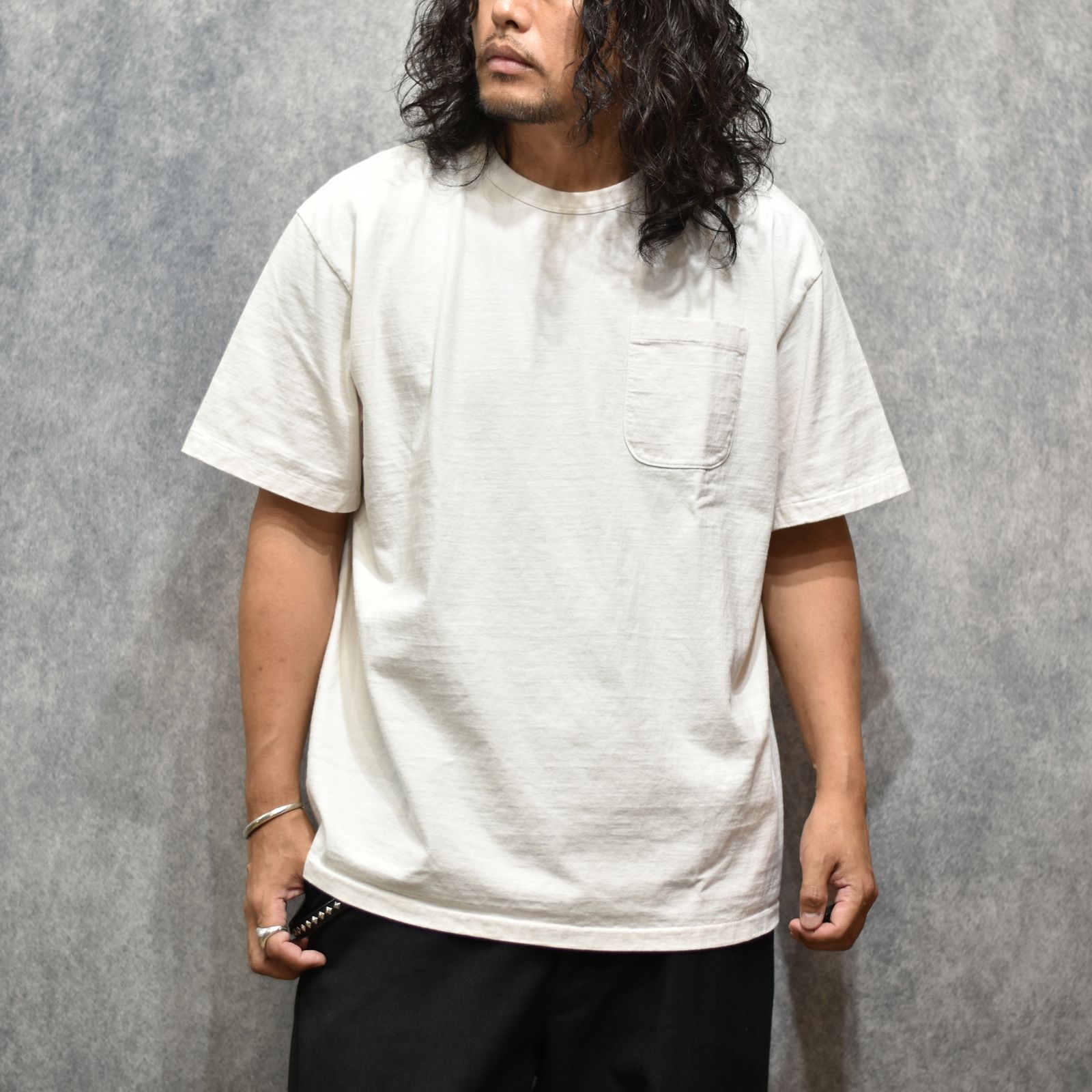 GARMENT DYE GIRLS LOGO POCKET TEE ＜NATURALLY PAINT DESIGN＞ (WHITE)｜ガール ロゴプリント ポケットTシャツ｜CL-26SS004NT