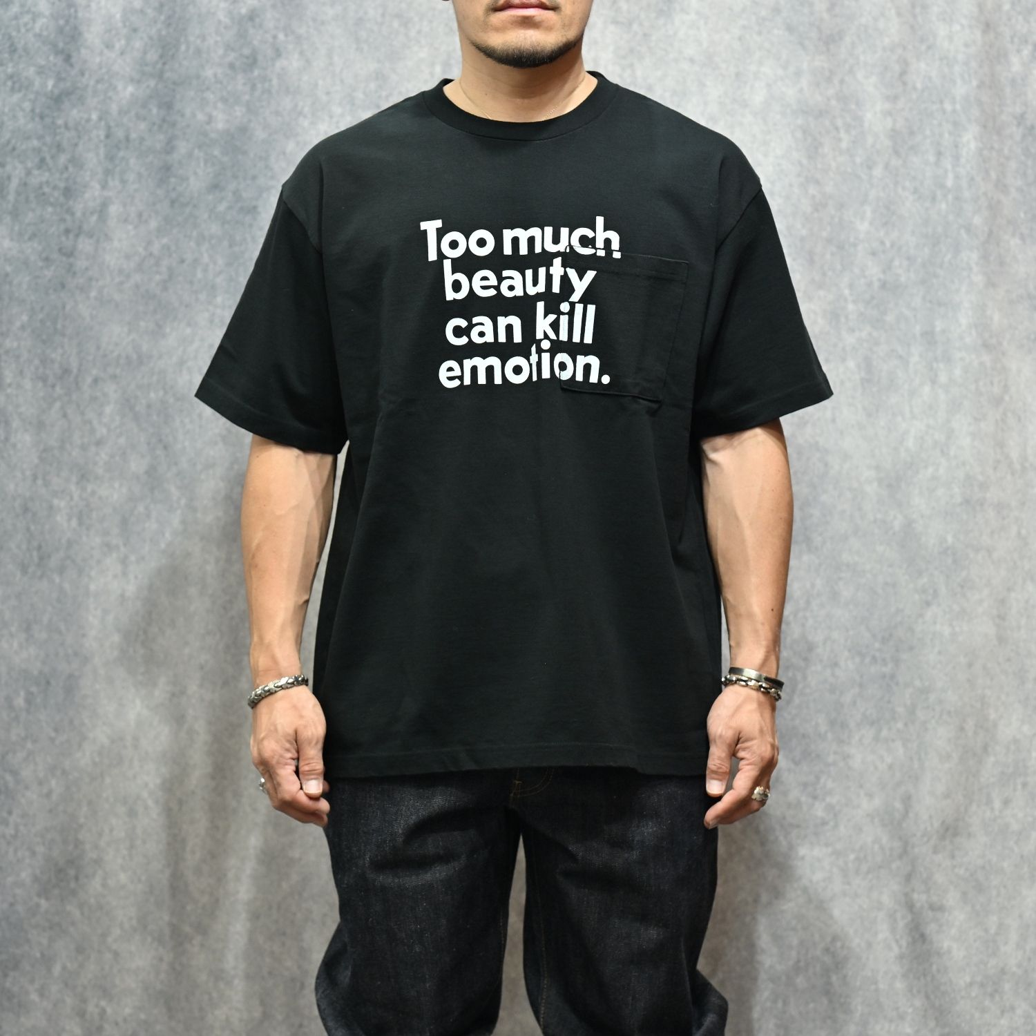 Too Much beauty TEE （BLK） プリント Tシャツ （ブラック）｜MDFBF08402