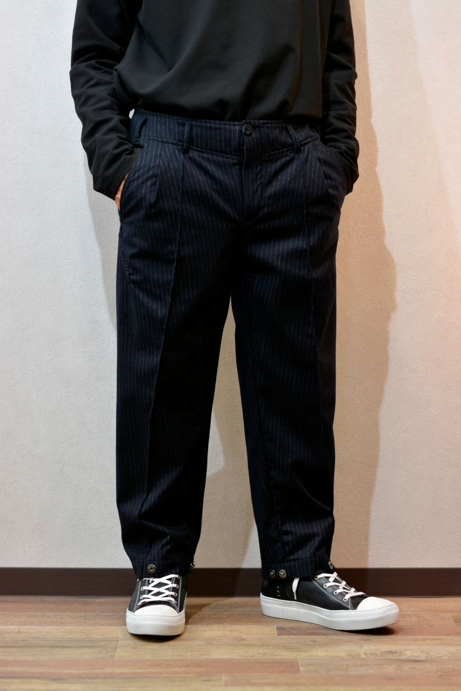 PANTS WIDE WITH BUTTONS"