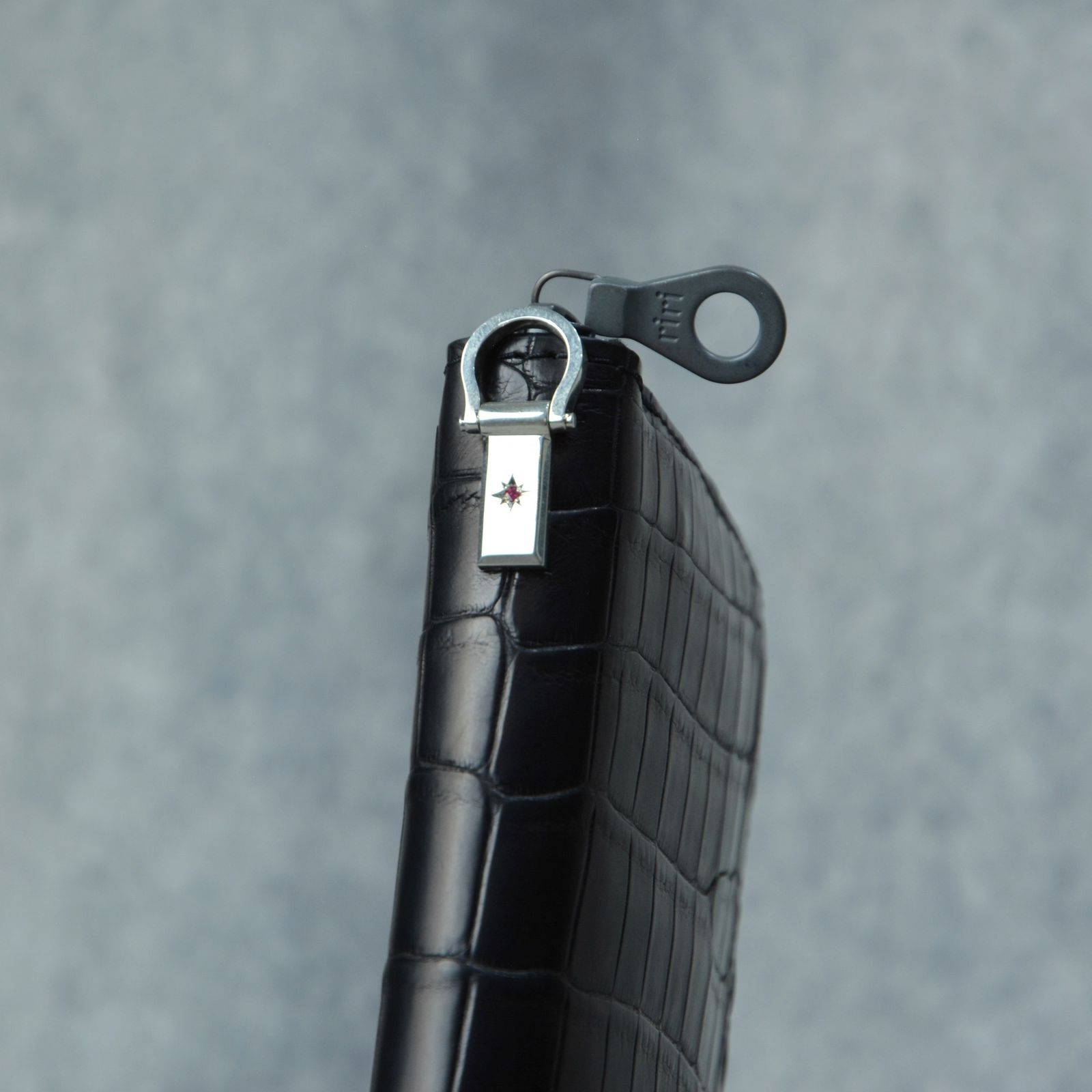 オイルクロコ ラウンドジップ 財布 (BLACK /ブラック) 383-03