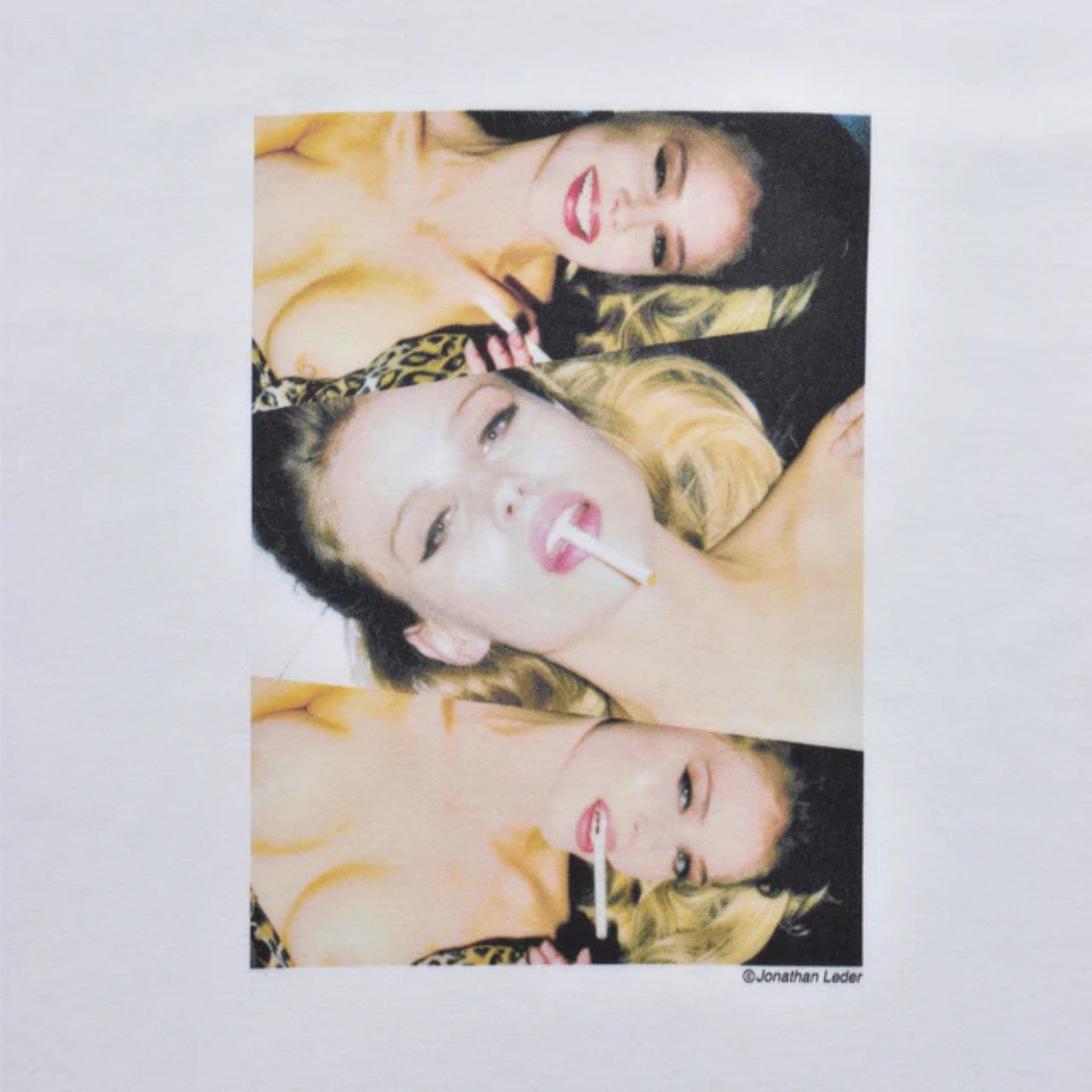 Jonathan Leder × Stie-lo "ALLIE" Crewneck T-SH （WHITE） / プリントTシャツ （ホワイト） 25MND-STL003