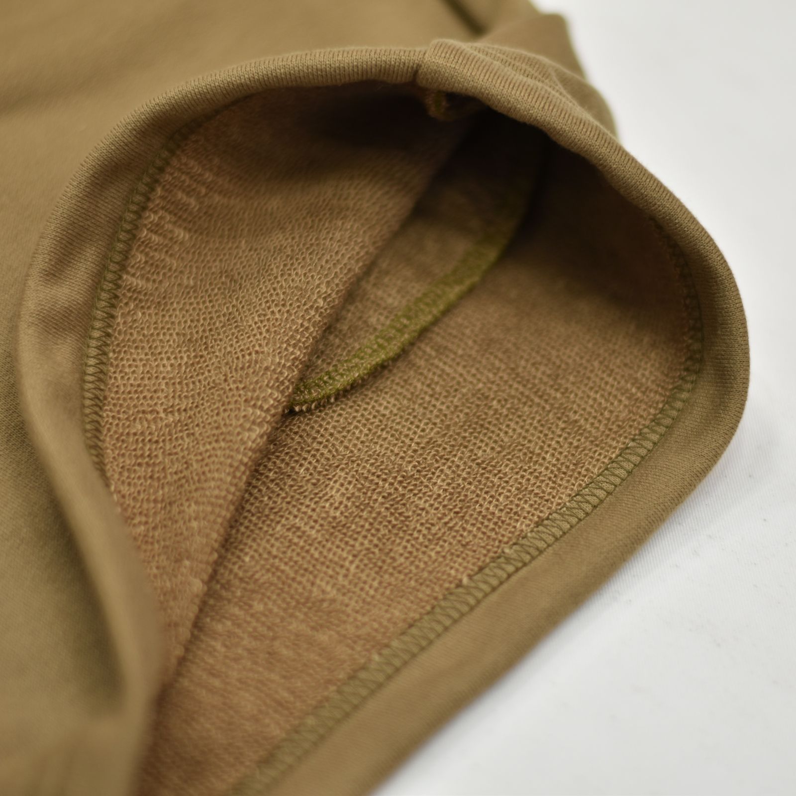 AEROKNOT RELAX SWEAT PANTS <NATURALLY PAINT DESIGN> (OLOVE)