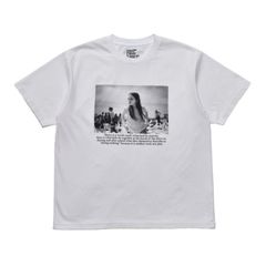 "Priscilla 1969" Crewneck Short Sleeve T-shirts （WHT） プリント Tシャツ （ホワイト）｜26MND-STL001