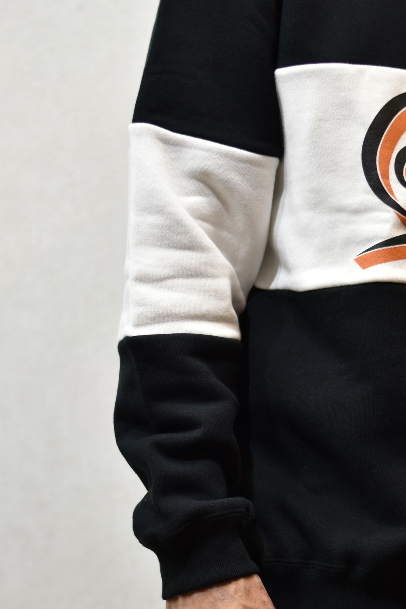 CALEE LOGO CONTRASTING FABRIC CREW NECK SWEAT (BLACK)