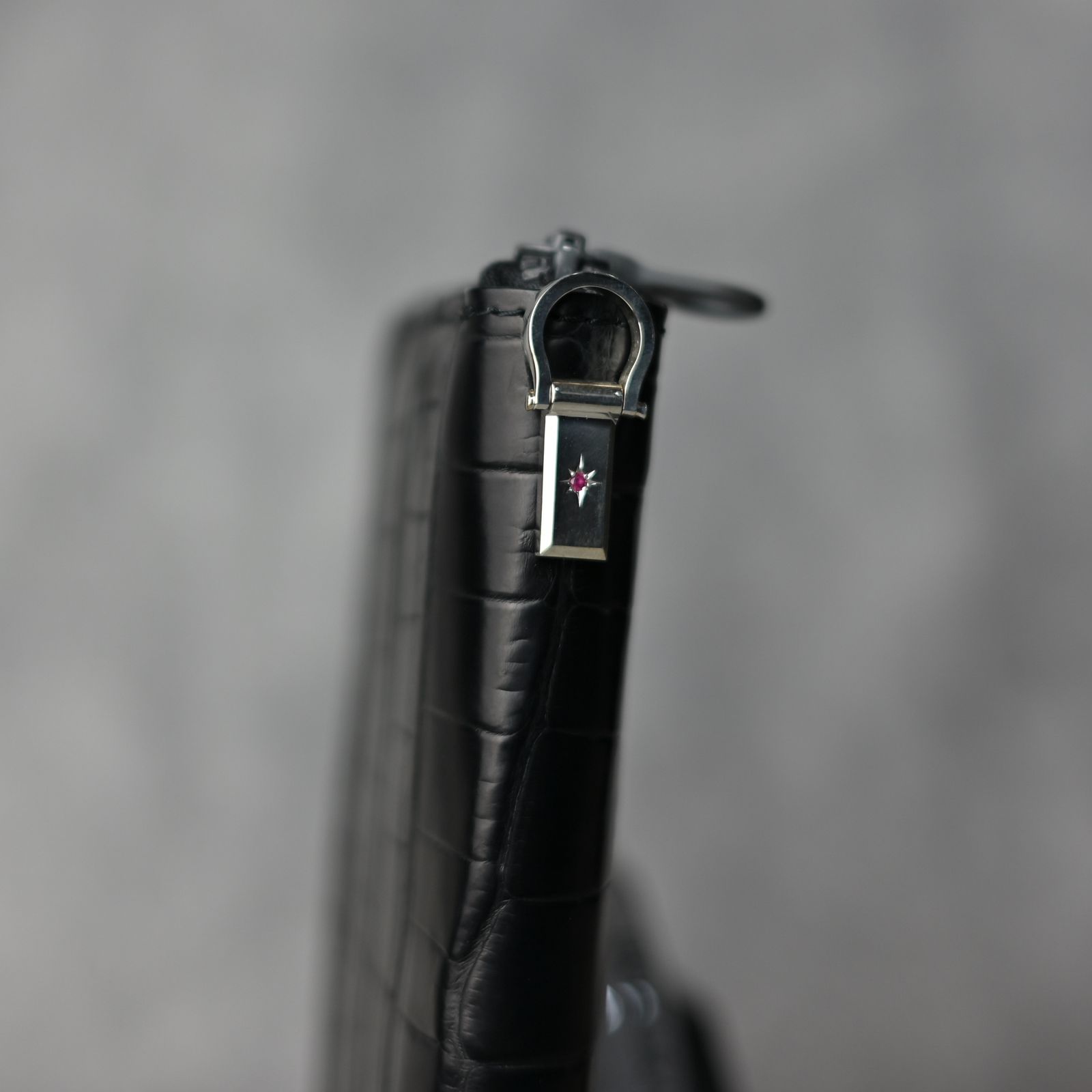 オイルクロコ ラウンドジップ 財布 (BLACK /ブラック) 383-03