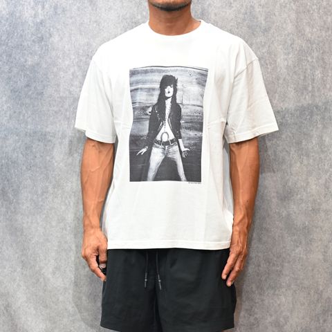 Stie-lo × Irina.L "The front" T-SH （WHITE） / プリントTシャツ （ホワイト） 25MND-STL008