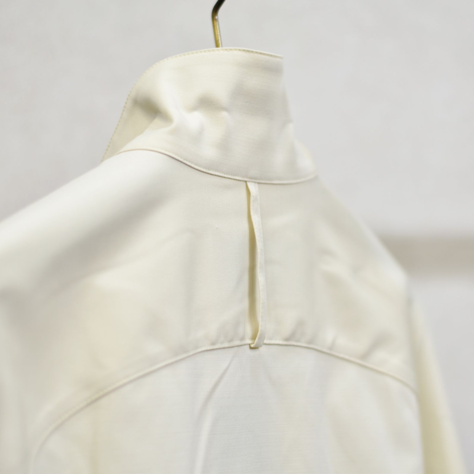 stand neck crevice shirt (WHITE) / スタンドネック サイドスリット シャツ