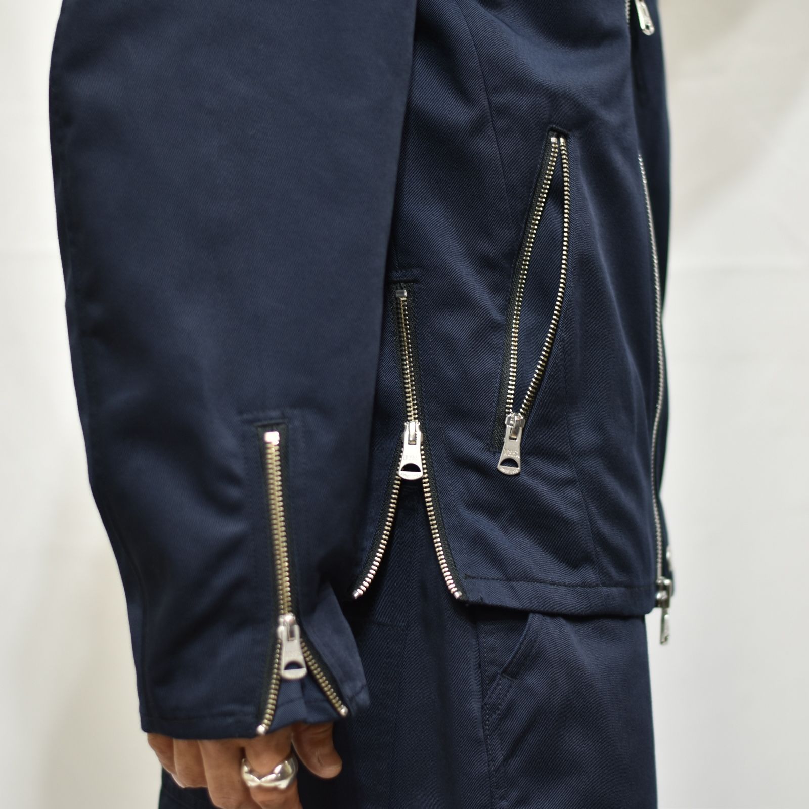 ISAMU KATAYAMA BACKLASH - ×× Dickies ライダース (NAVY