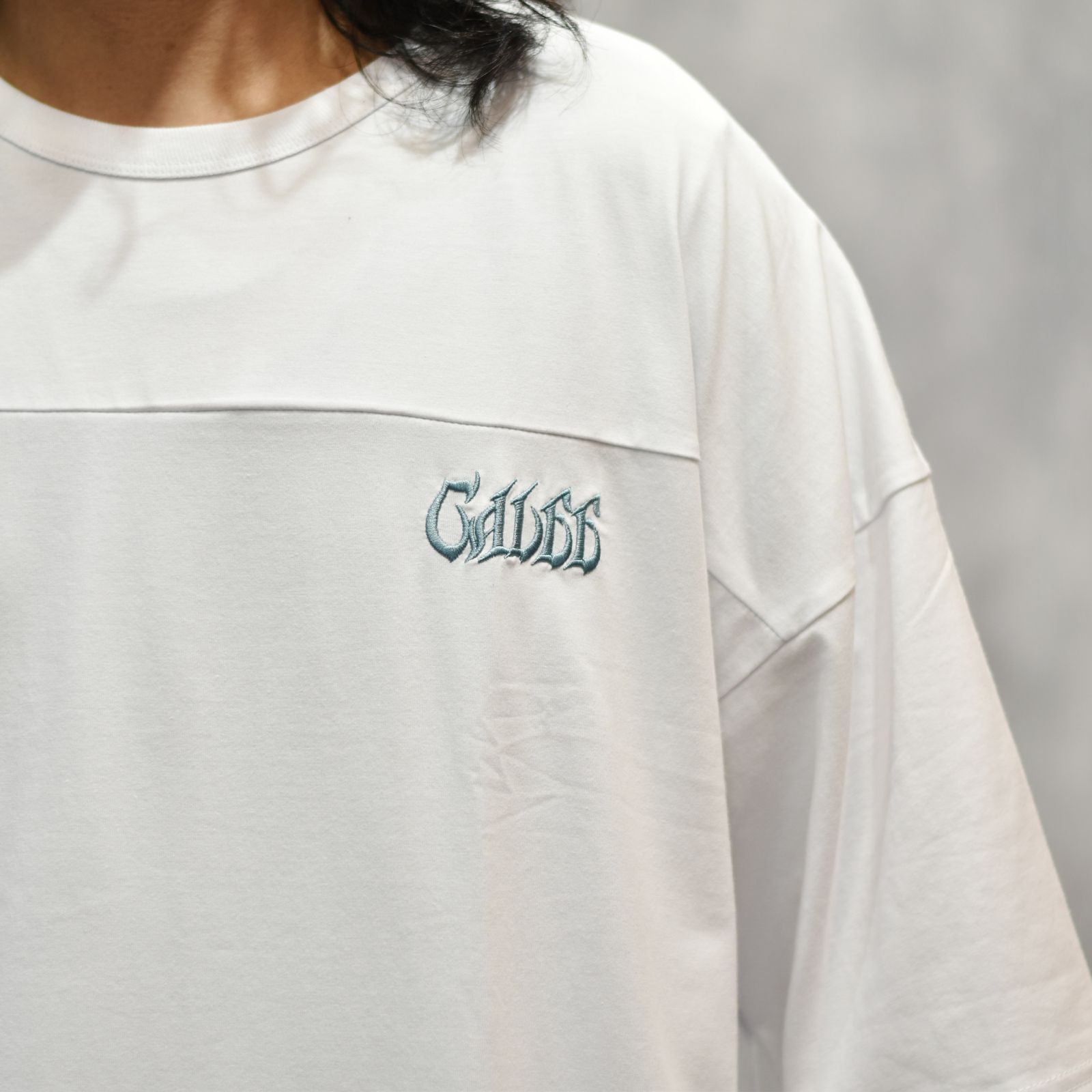 ×SHELTECH®︎ LOGO FOOT BALL TEE ＜A TYPE＞ (BLACK)｜シェルテック キャリー ロゴ フットボールTシャツ｜CL-SHELTECH005