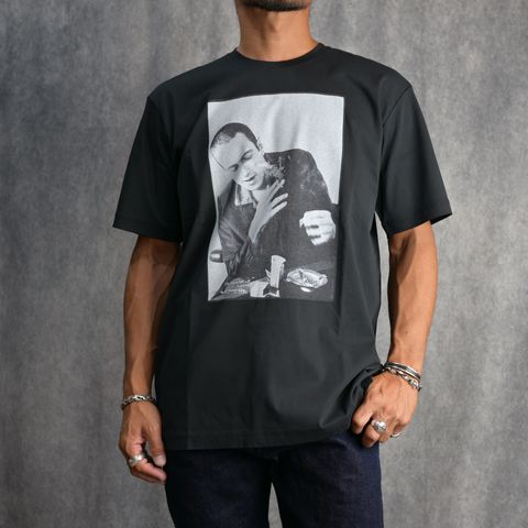 × FIXER フォトプリント Tシャツ （BLACK / ブラック）