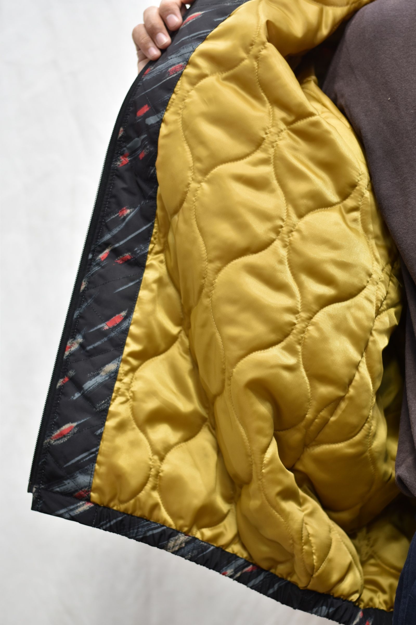 WATER REPELLENT TASSER ALLOVER PATTERN TRACK JACKET (BLACK)